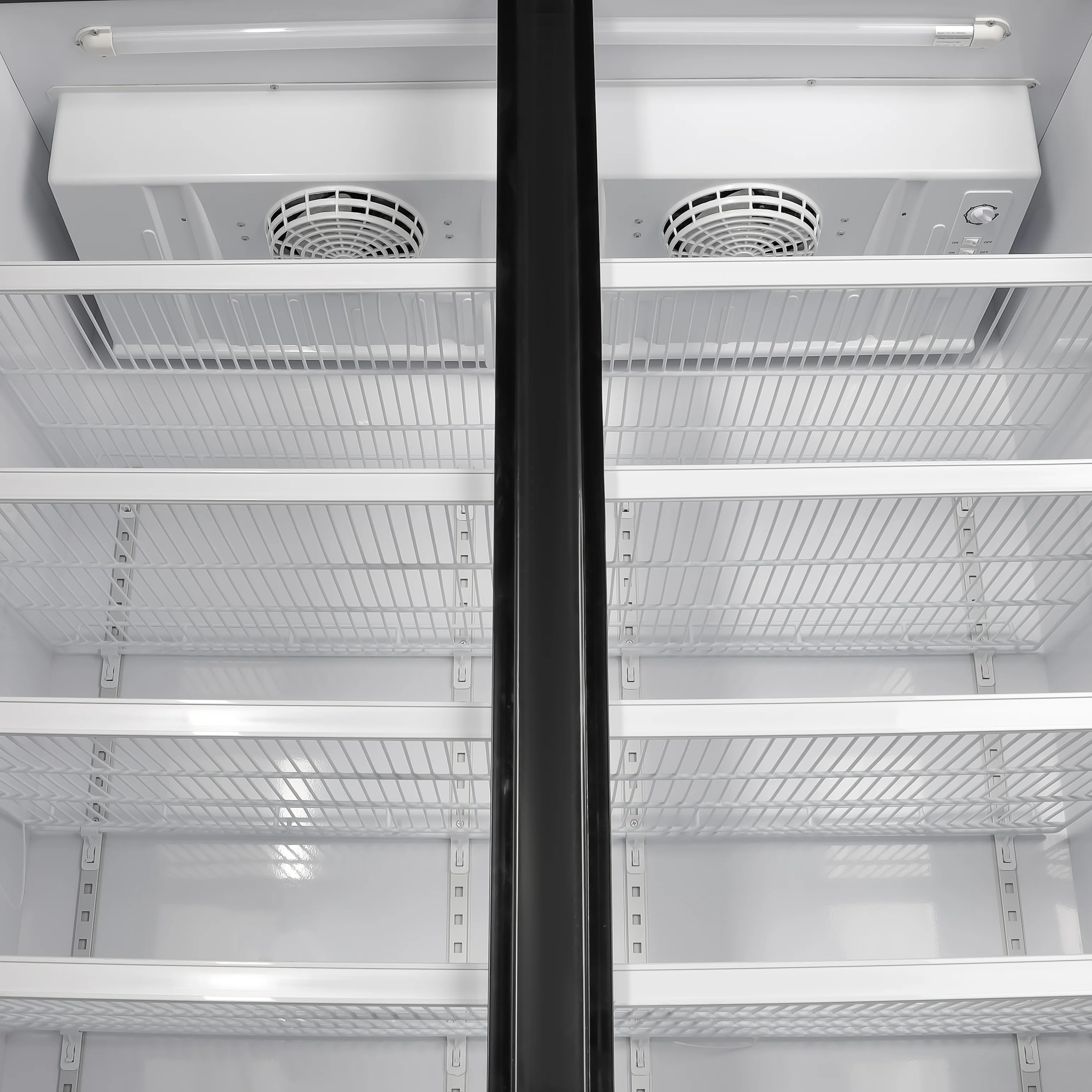 Geepas Upright Showcase Chiller GSC1222CN |1200L Large Capacity Display Fridge |LED Light |Adjustable Thermostat | No Frost Cooling System | Auto Closing Door |Lock & Key - Image 5