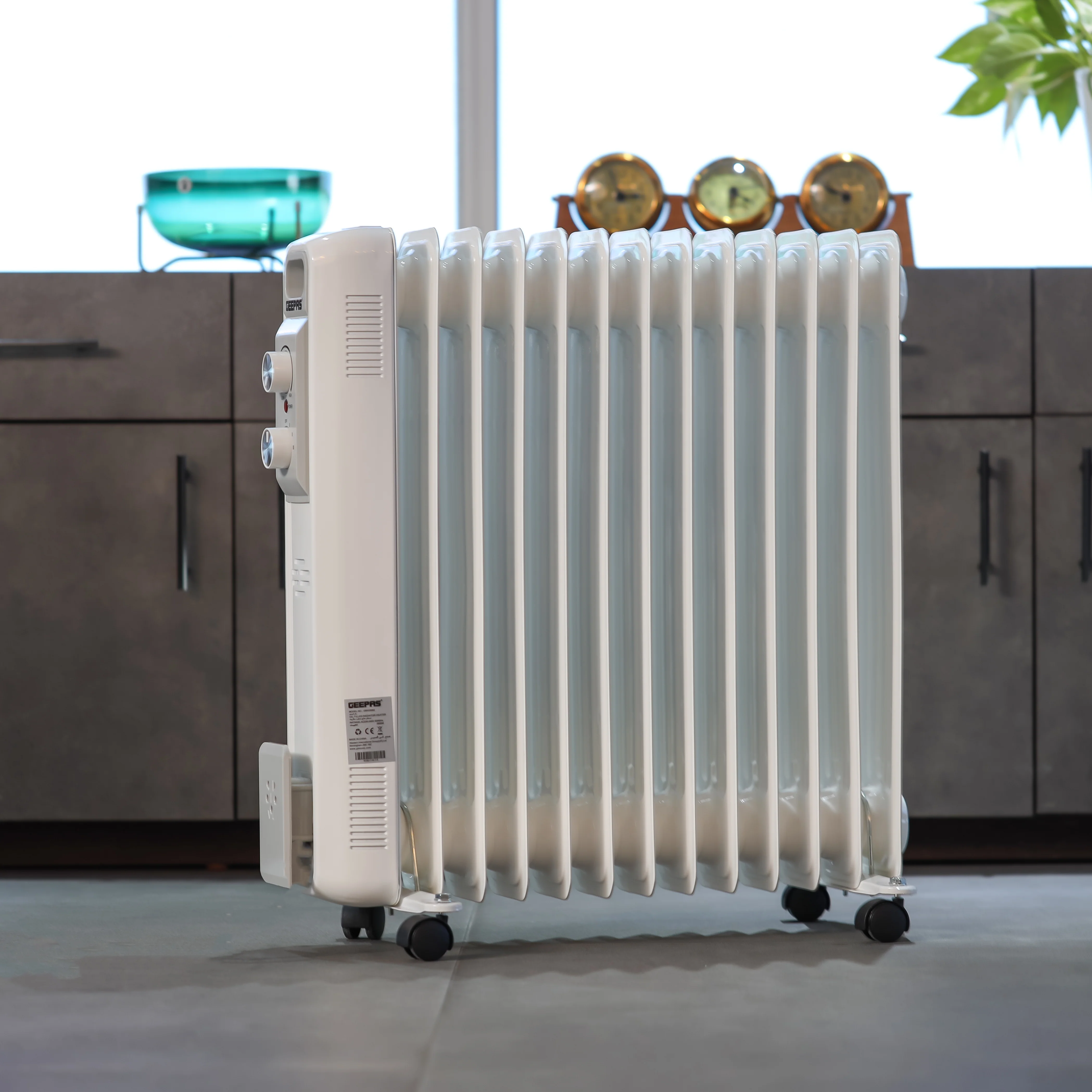 Geepas GRH28562 Oil Filled Radiator Heater| 13 Fins| 1100W/1500W/2600W Adjustable Thermostat| Thermal Cut-Off| Silent Operation & Safety Tip-Over Switch| 2 Years Warranty - Image 2