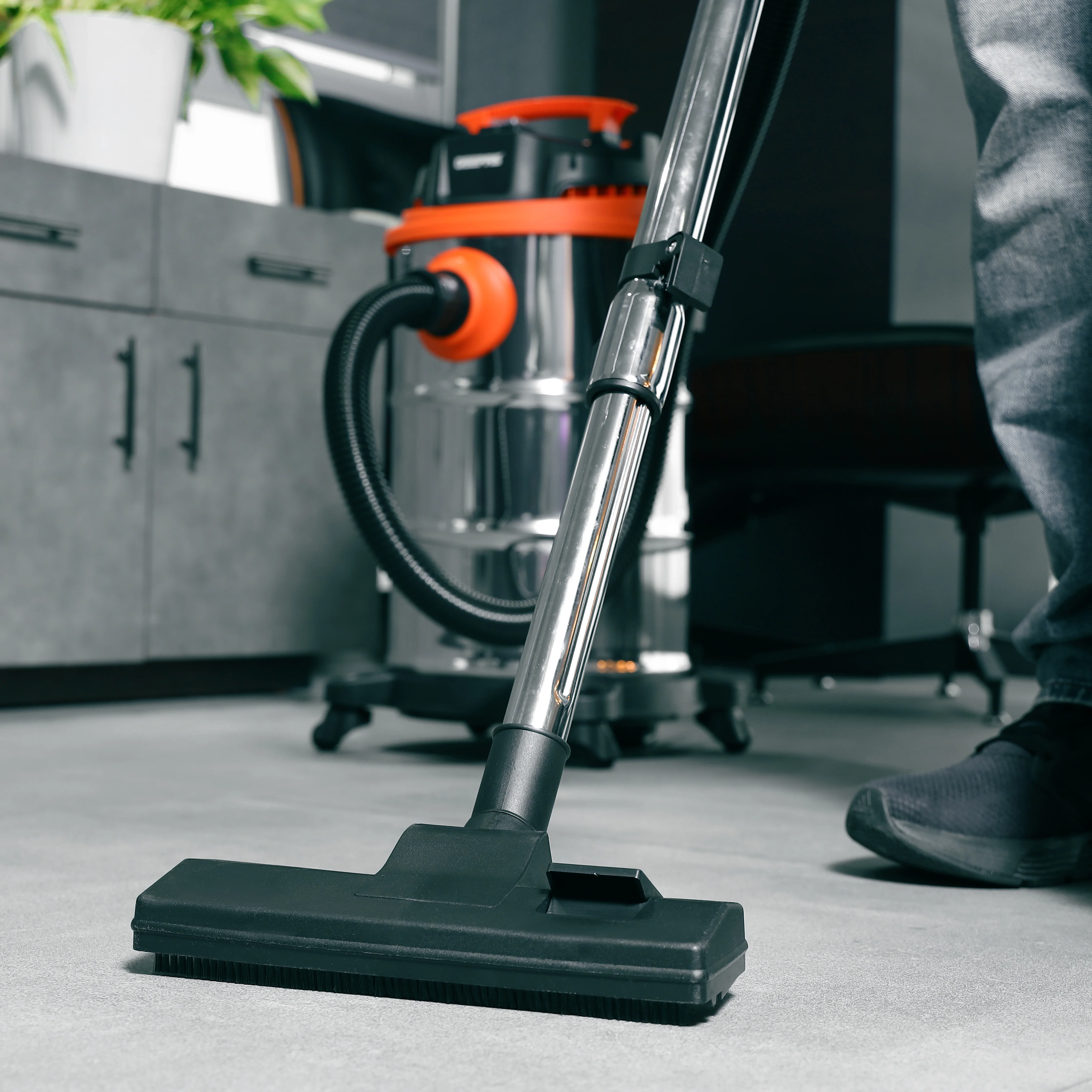 Geepas GVC19032 Wet & Dry Vacuum Cleaner | 1400W Copper Motor | 30L Capacity | Wet/Dry/Blow 3-in-1 Function | Hose Storage & Universal Wheels | 2 Years Warranty - Image 3