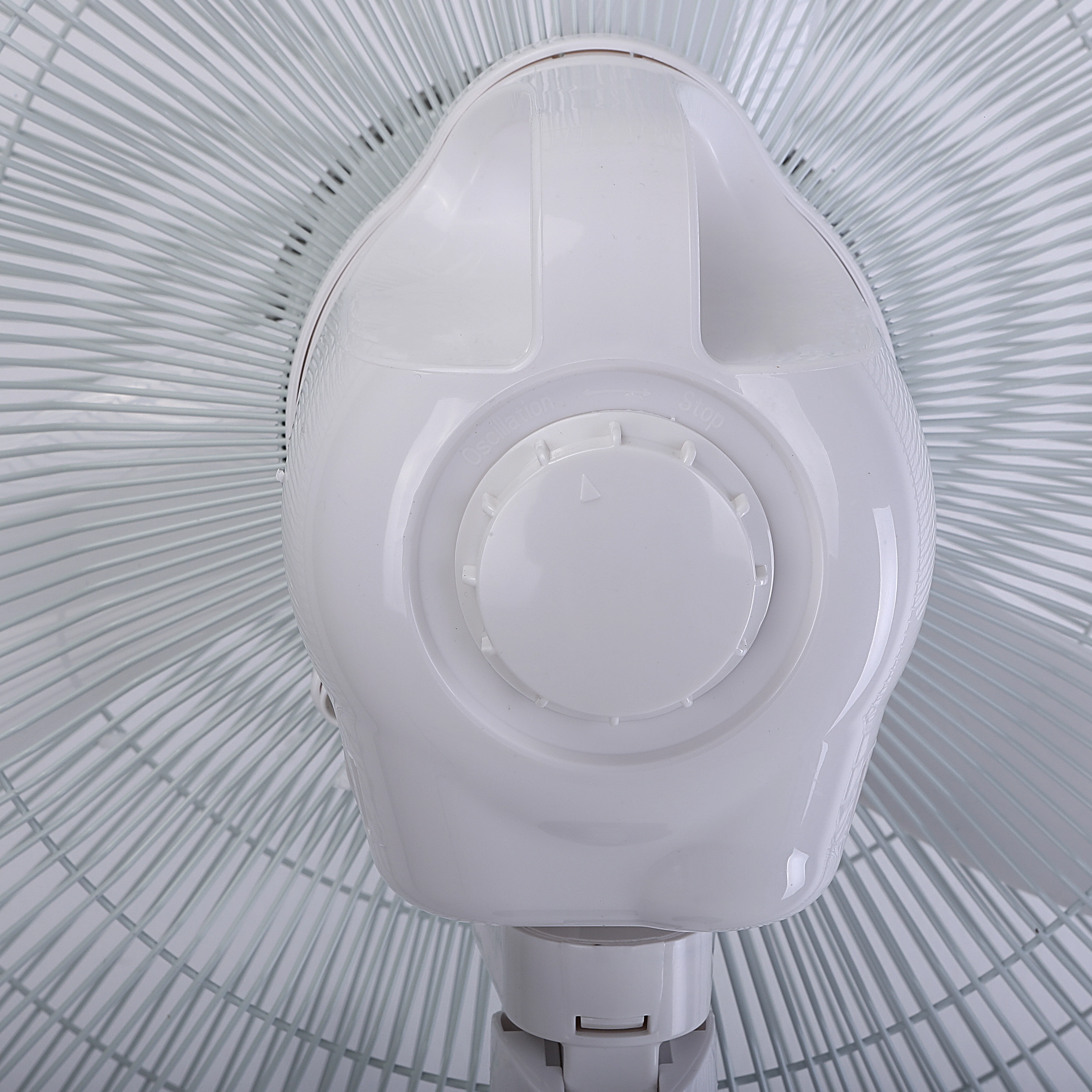 Geepas 18" Rechargeable Fan GF9385 | 2-Speed | LED Light | Oscillating - Image 5