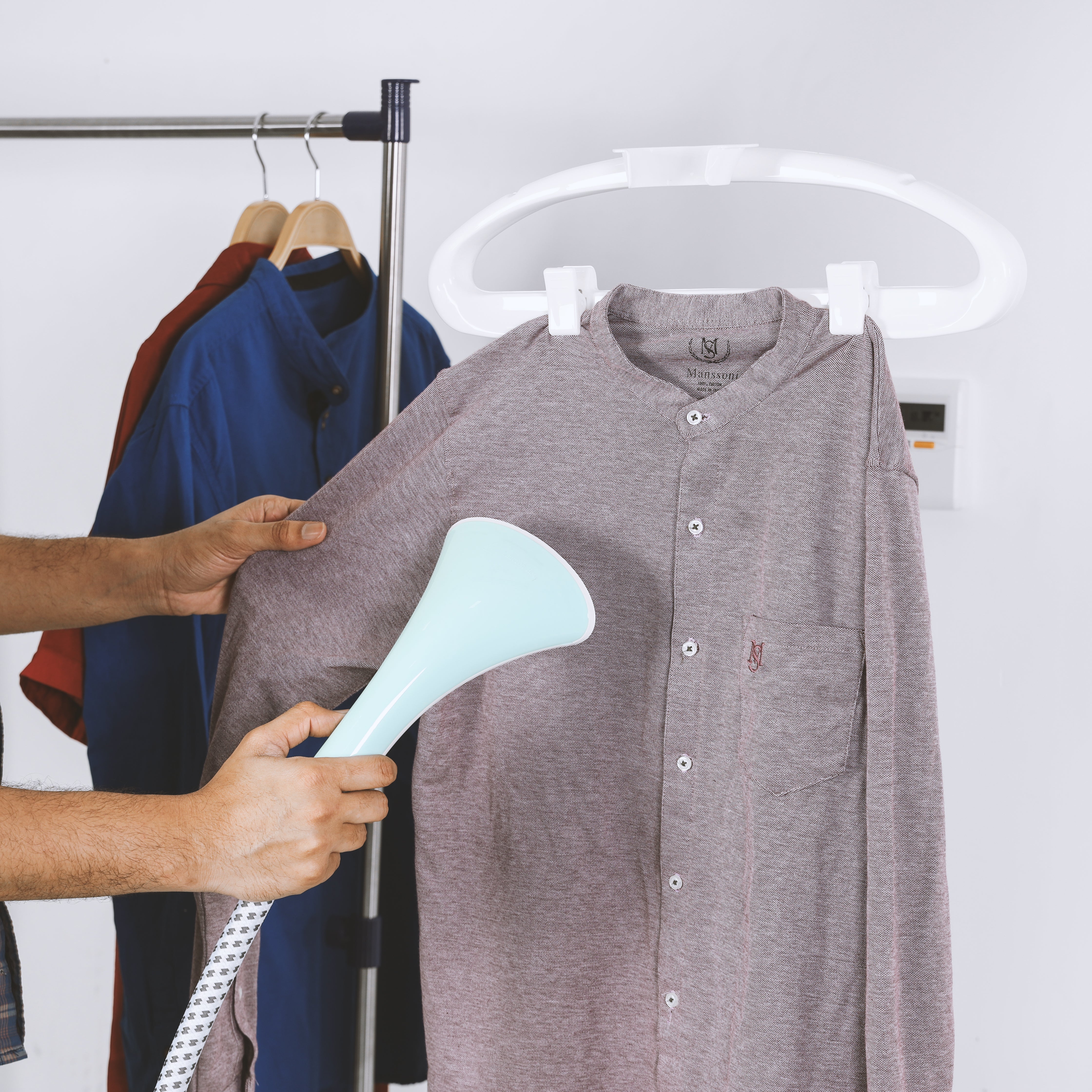 Geepas Garment Steamer GGS9695 | 1800W Powerful Fabric Steamer | Large 2L Water Tank| Fast Heating| Easy to Use | Portable Design | Safe Operation | 2 Years Warranty - Image 4