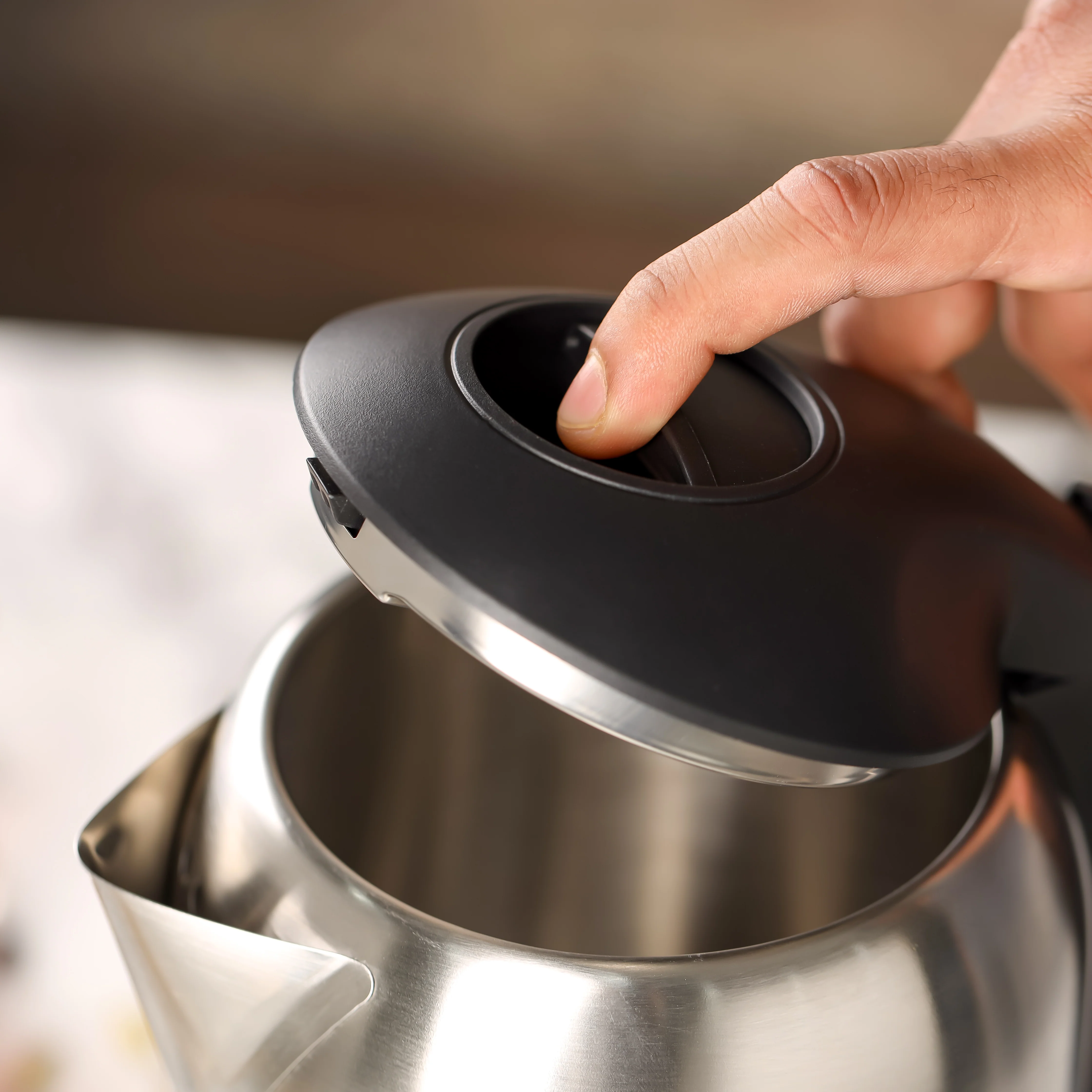 Geepas Stainless Steel Electric Kettle GK5466 | 2L Large Capacity| 1800W High Power Fast Boiling| Automatic Shut-Off| Boil-Dry Protection| Durable Design|2 Year Warranty - Image 4