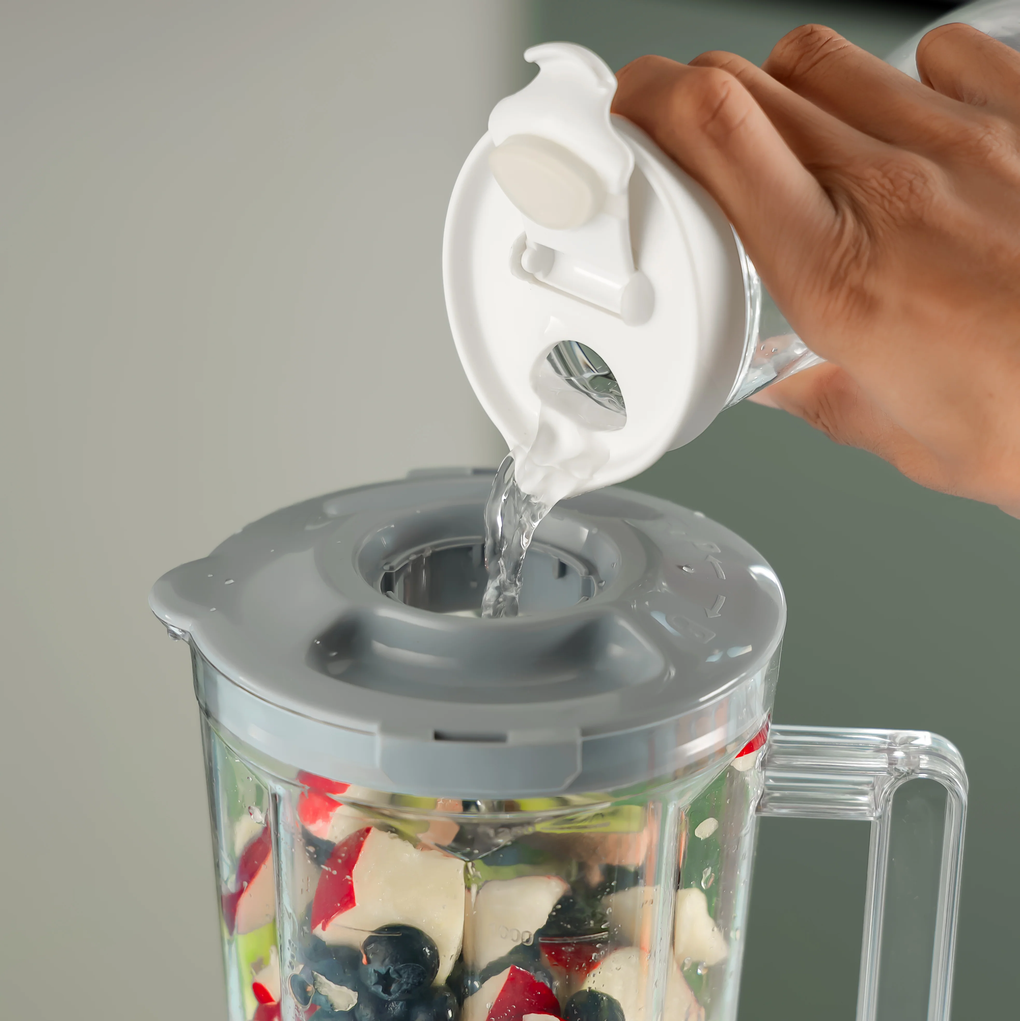 Geepas 2-in-1 Blender & Mixer Grinder- GSB44083 | 1.5L PC Jar & Coffee Grinder | 2 Speed Settings with Pulse | Safety Interlock | Stainless Steel Blades, Durable Design - Image 6