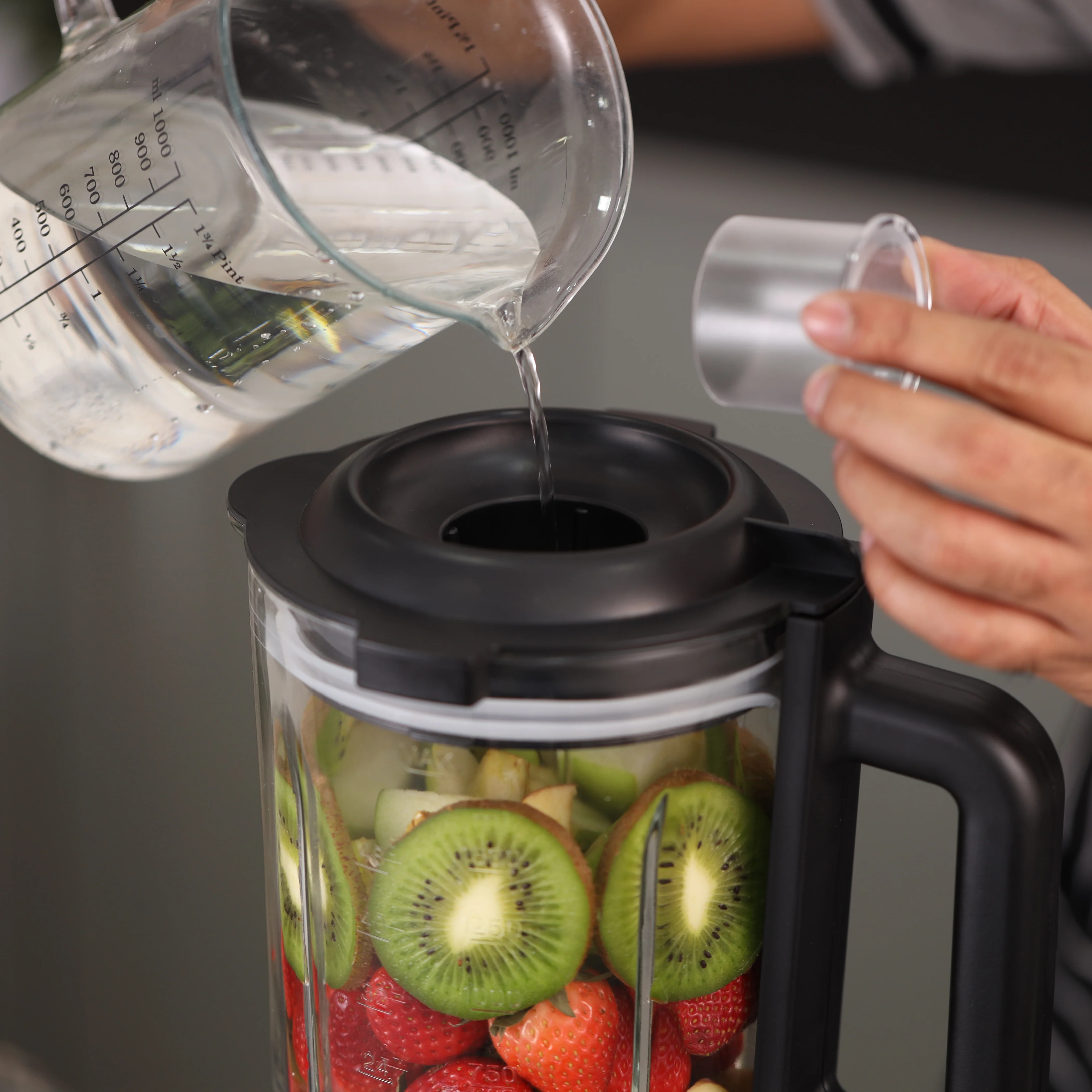 Geepas 2-in-1 Professional Blender- GSB44050/ 1200W/ 2.2 Liter Transparent Jar & Stainless Steel Grinder Attachment/2 Speed Settings/ LED Light Indicator/2 Years Warranty - Image 5
