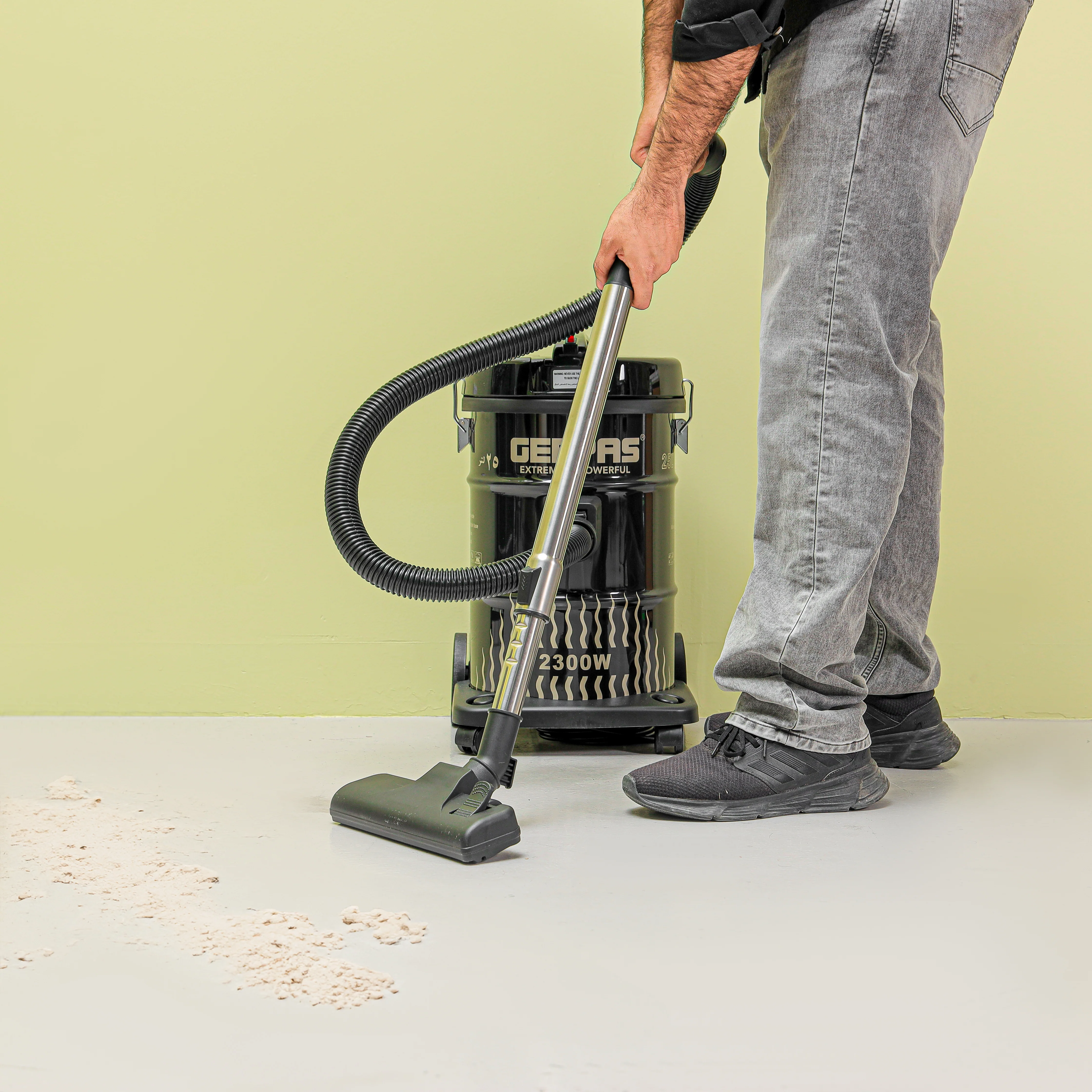 Geepas 2300 W Drum Vacuum Cleaner- GVC2592/ 25 L Dust Bag Capacity with Elegant Body, Iron Tank/ Powerful Suction, Dry and Blow Function, Full Indicator - Image 3