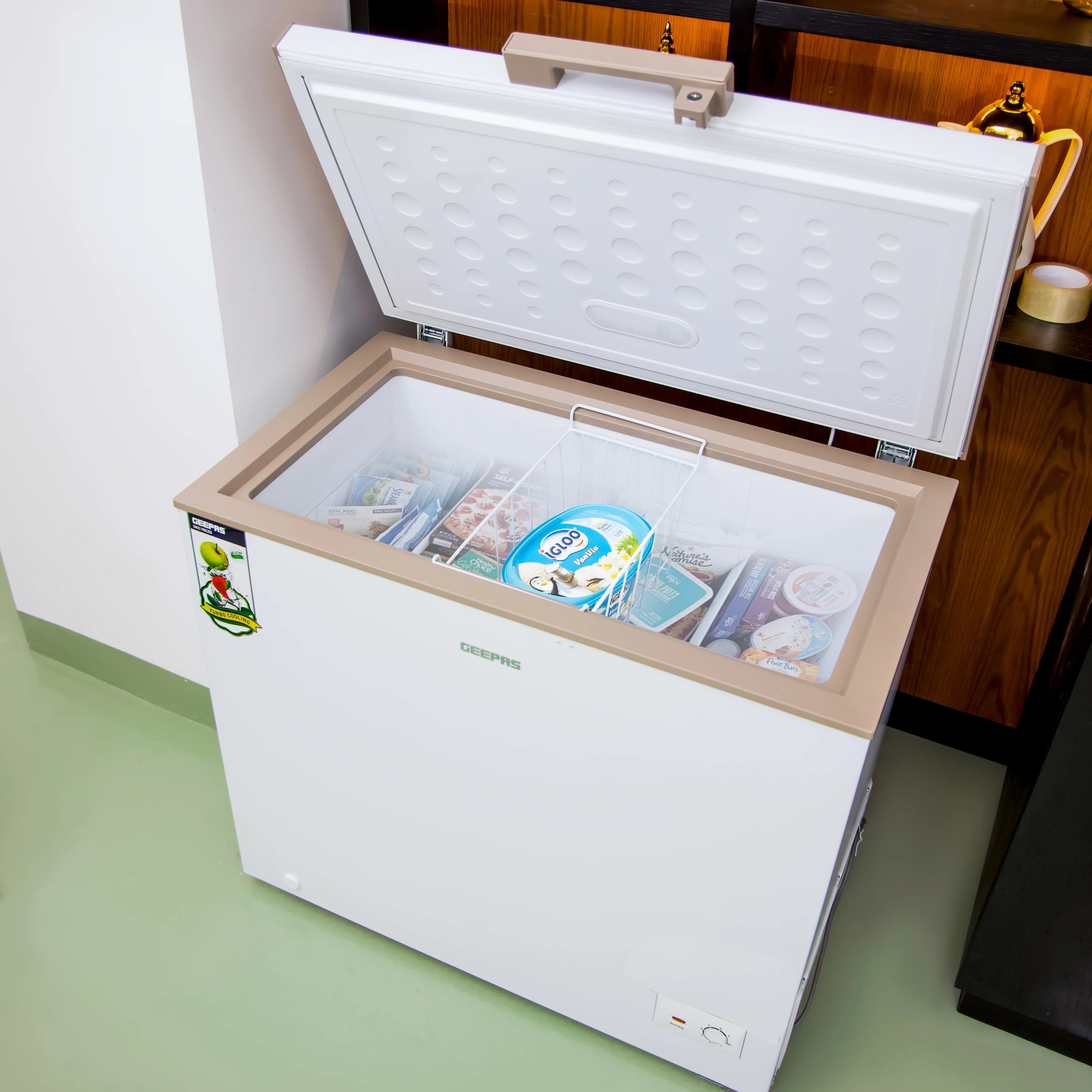 Geepas GCF2506WAH Chest Freezer |  250L  High-Efficiency Deep Freezer | LED Stylish Light | Adjustable Thermostat | Lock & Key | 1 Food Basket | 1 Year Warranty - Image 3