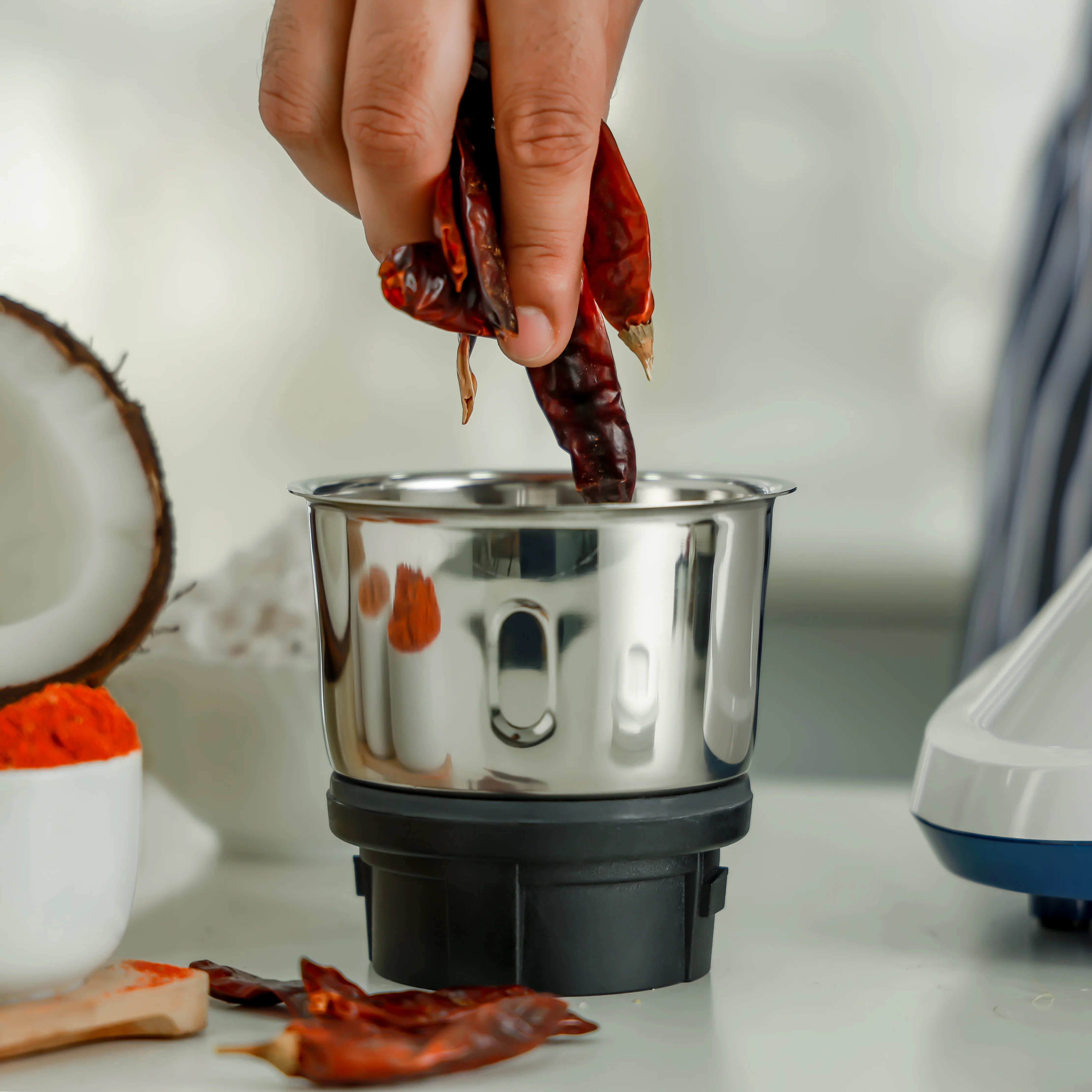 Geepas 3-in-1 Mixer Grinder GSB44088 | 1200W | 3 Speed with Incher | 3 Stainless Steel Jars (1.5L, 1.0L, 0.5L), ABS Body| PC Dome Lid| Overload Protector|2 Years Warranty - Image 5