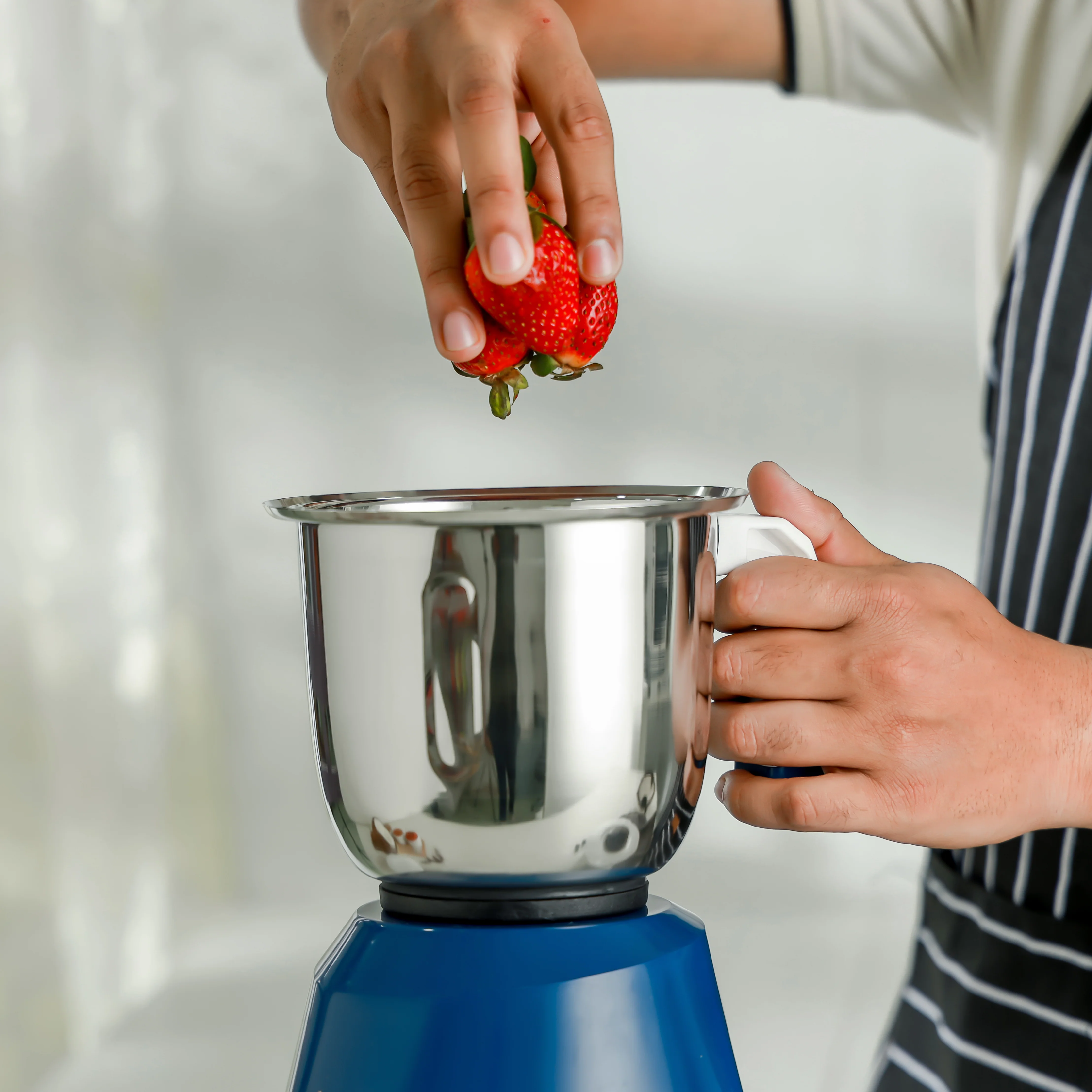Geepas 3-in-1 Mixer Grinder GSB44088 | 1200W | 3 Speed with Incher | 3 Stainless Steel Jars (1.5L, 1.0L, 0.5L), ABS Body| PC Dome Lid| Overload Protector|2 Years Warranty - Image 6