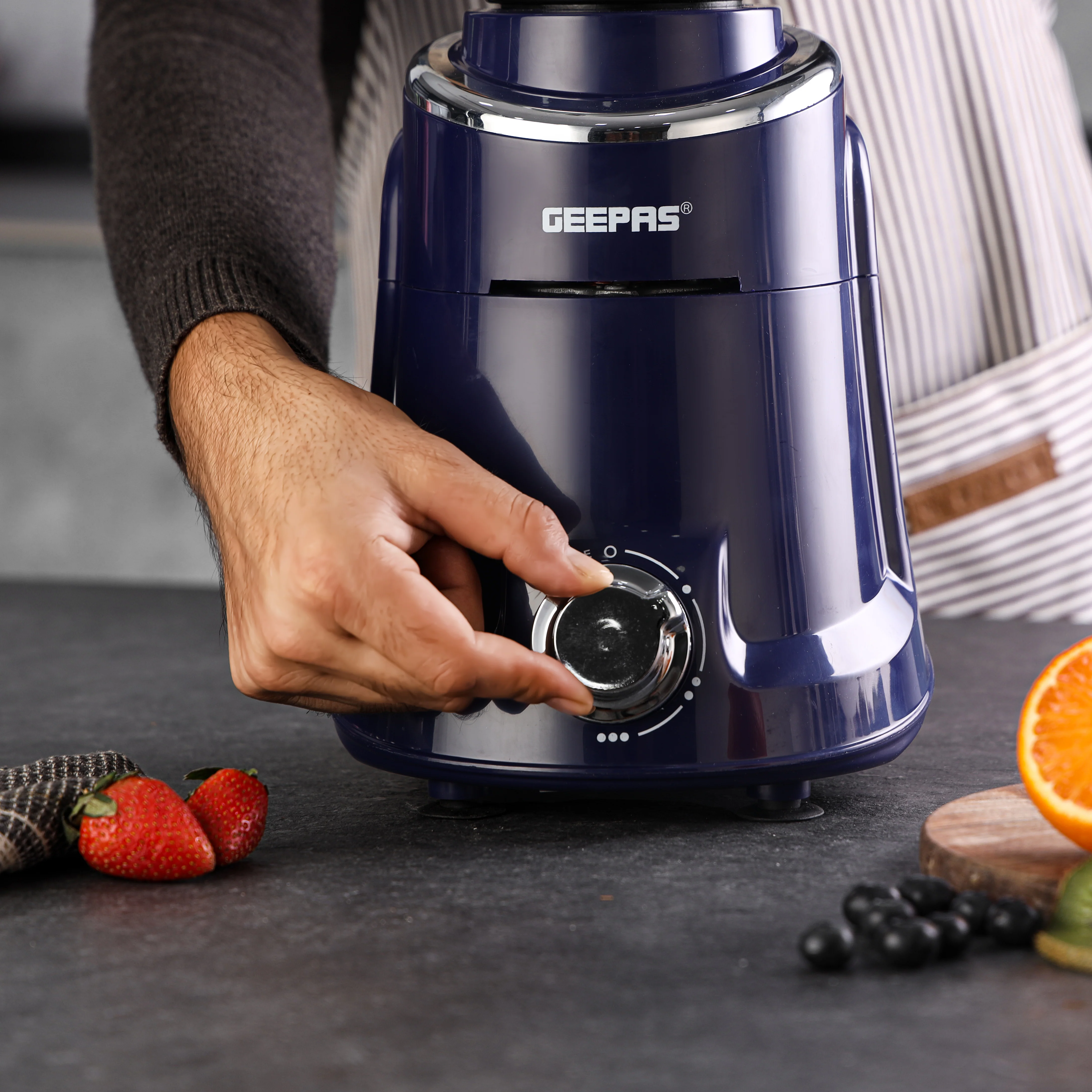 Geepas 3-in-1 Mixer Grinder- GSB5080S/ 750W / Stainless Steel Jars & Blades/ Unbreakable Jar Caps/ Fast Grinding / 3 Jars with 3 Speed Control / 2 Years Warranty - Image 4