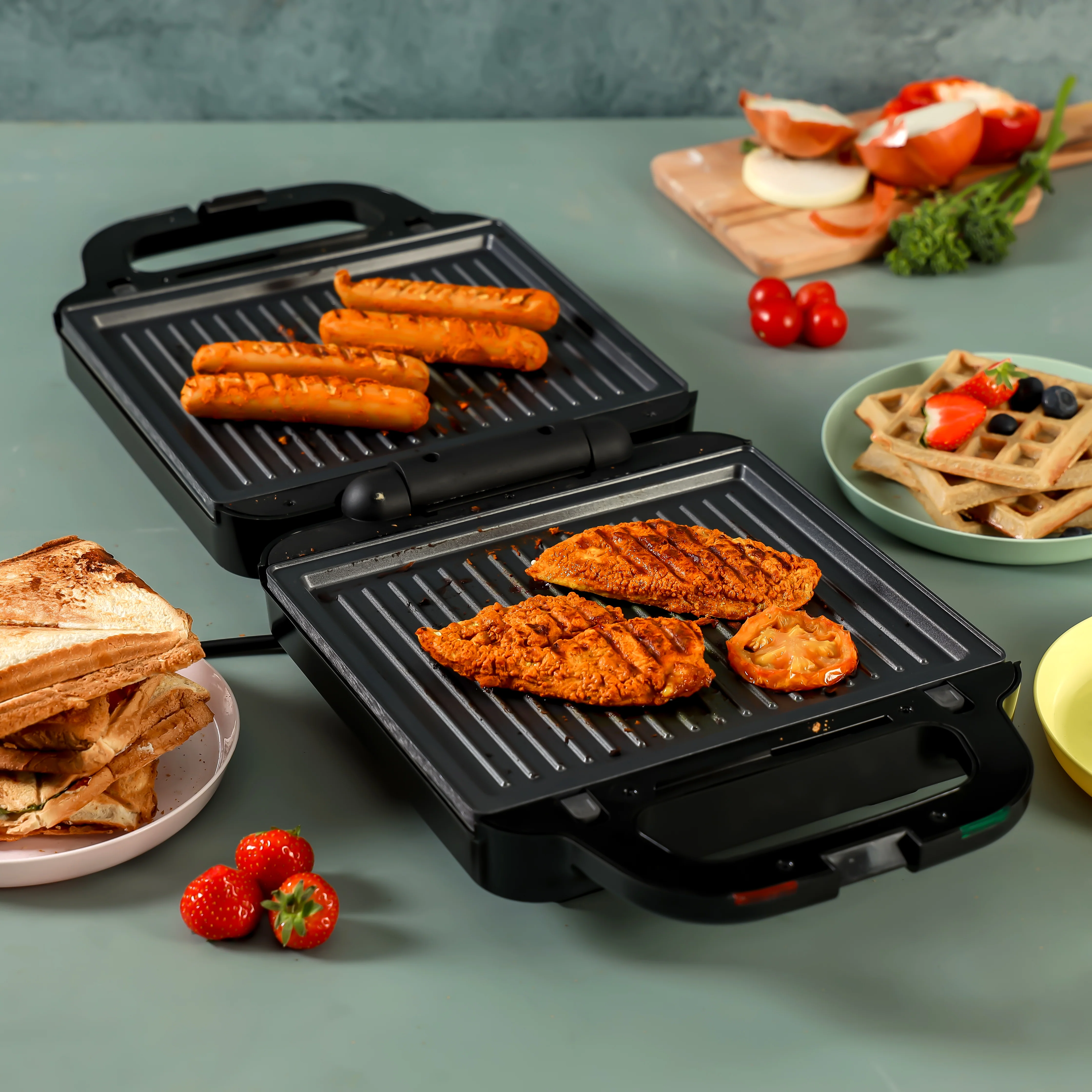 Geepas 3-in-1 Multi Snacks Maker GGM36534 | 1400W Powerful Performance| Includes Grill, Waffle & Sandwich Plates| Non-Stick Coating| Easy Cleaning|  2-Year Warranty - Image 4