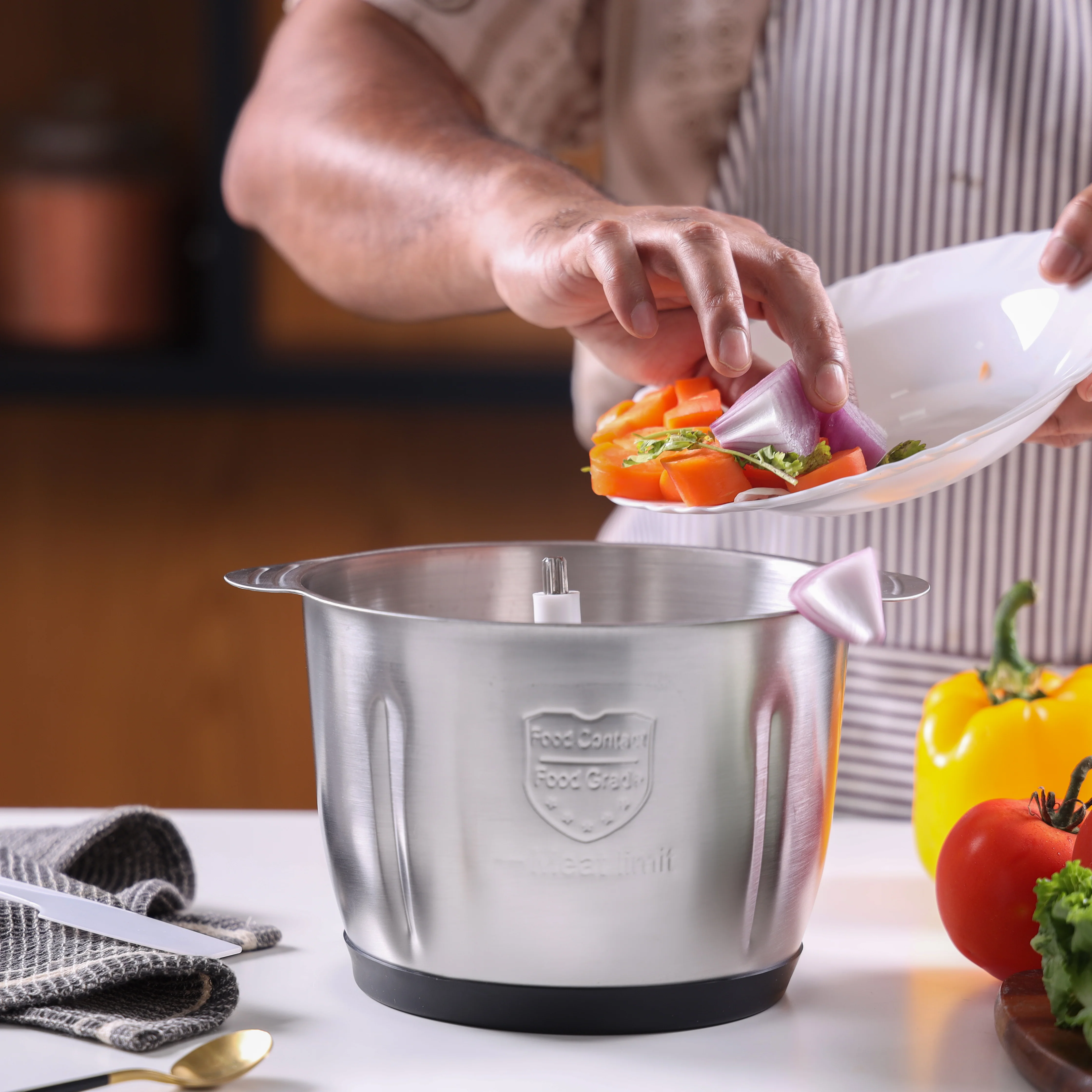 Geepas GMC42025 Multi Chopper | 500W| 3L Stainless Steel Bowl | 3-Speed Control| Stainless Steel Double Blades | Heavy Duty Food Processor with 2-Year Warranty - Image 4