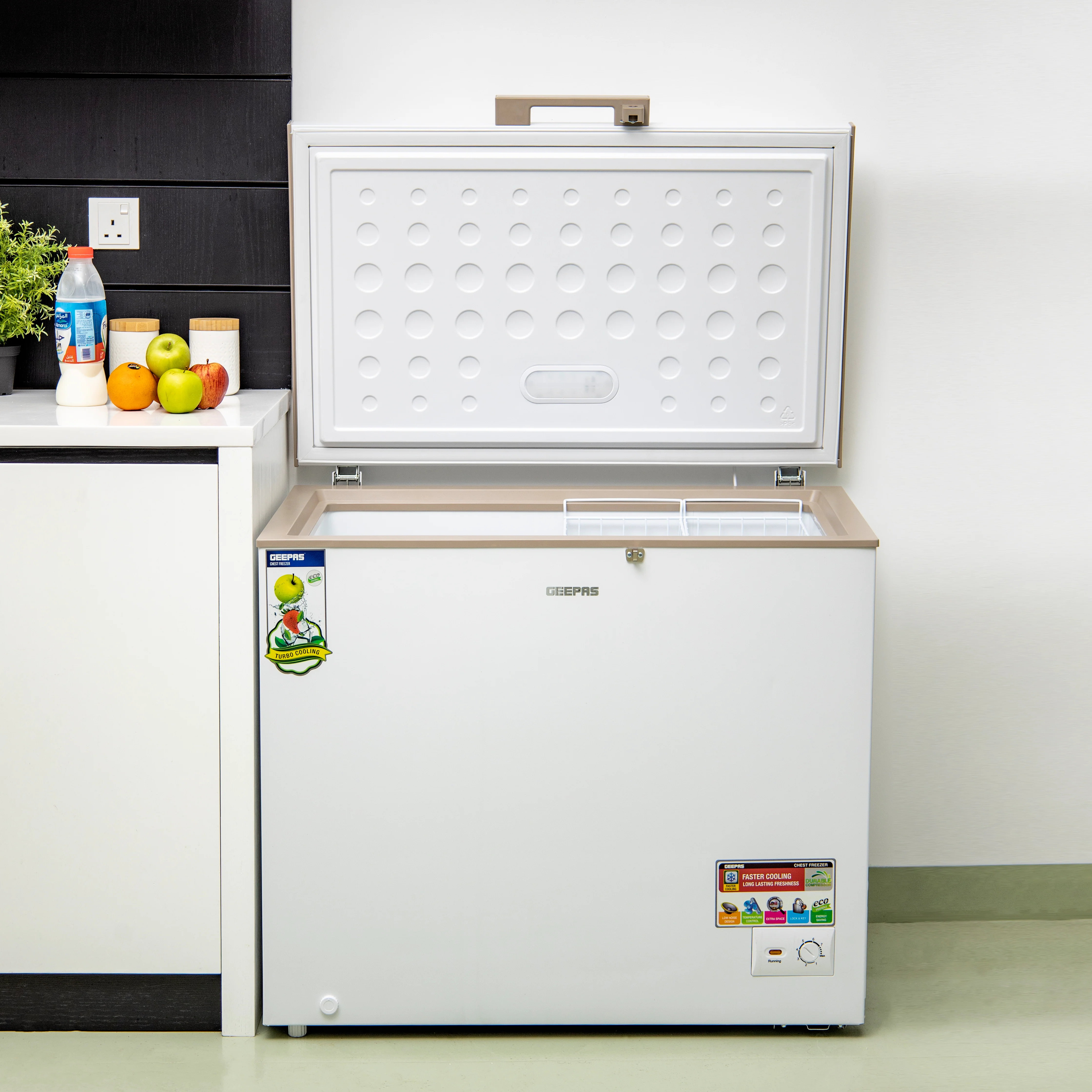 Geepas GCF3006WAH Chest Freezer |300L Large Capacity| Energy-Efficient Deep Freezer| Adjustable Thermostat| Fast Freezing Function| Low Noise Operation| 1-Year Warranty - Image 2