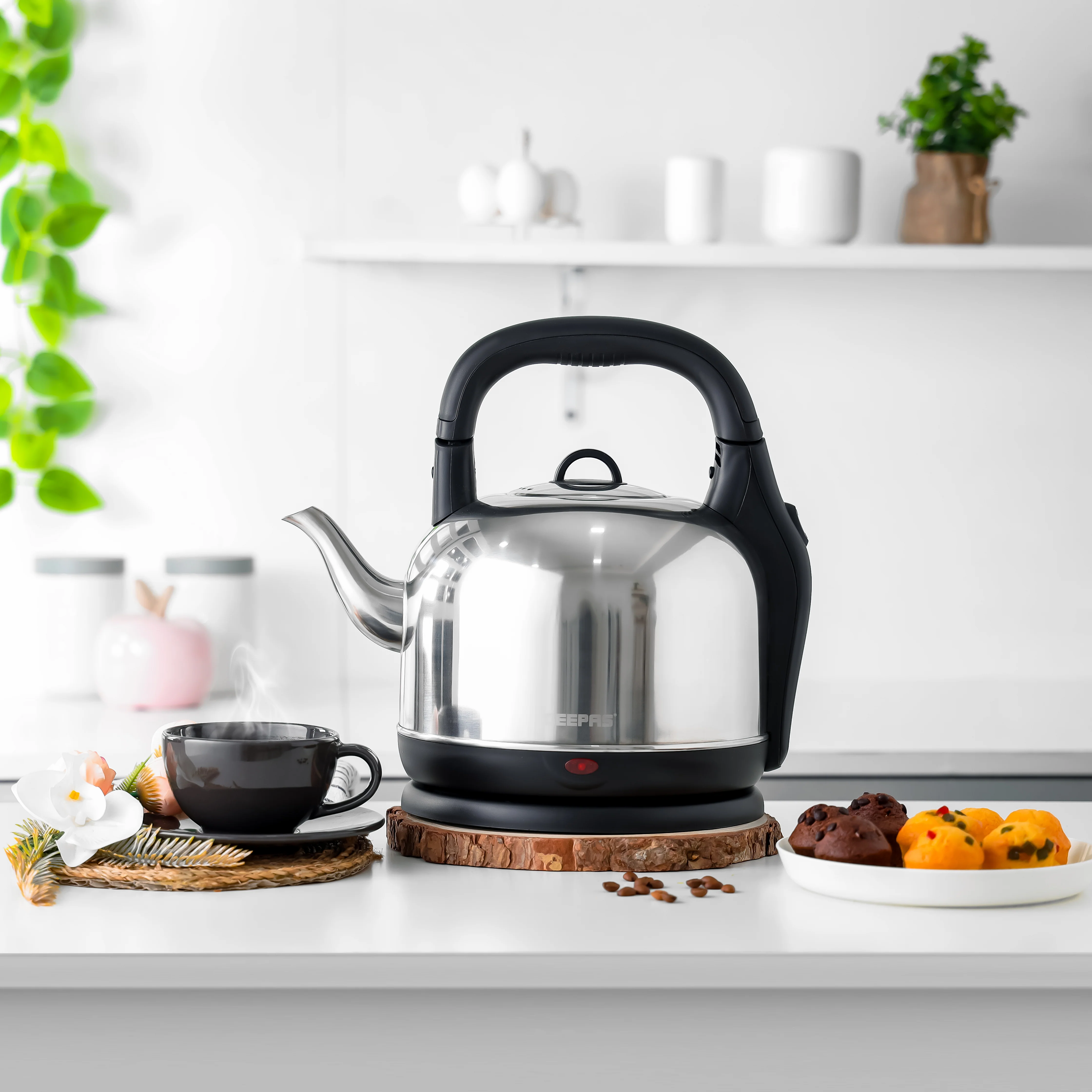 Geepas Stainless Steel Electric Kettle GK38024 – 4.2L, 2000W, SUS 304 body, 360° rotation, boil-dry protection, and auto cut-off. Safe, durable, and easy to clean - Image 2