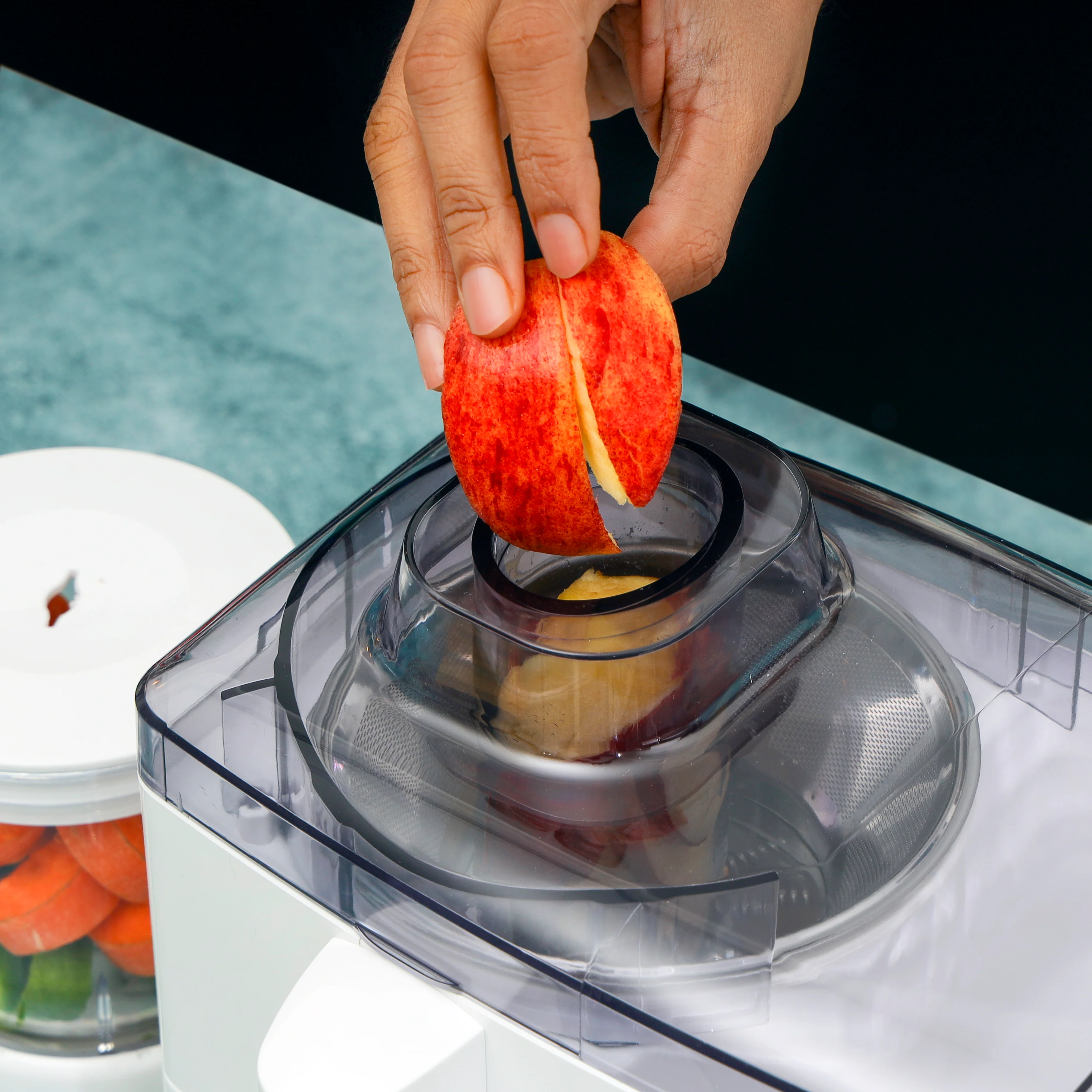 Geepas 650W 4-in-1 Food Processor- GSB6147| Transparent Plastic Jar with Stainless Steel Blades | Overheat  Protection| | 2 Speed Control | 2 Years Warranty| White - Image 5
