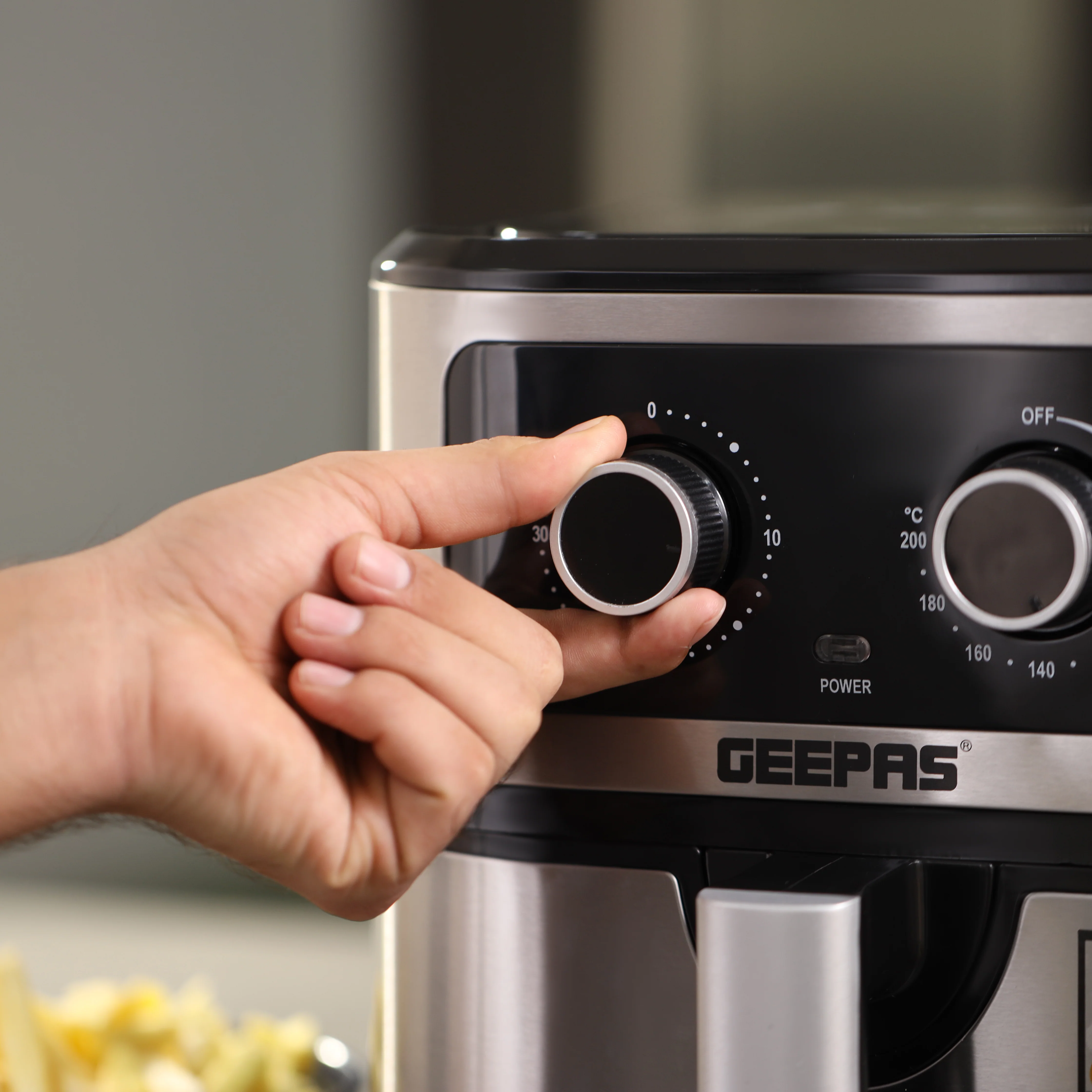 Geepas 7L Digital Air Fryer GAF37506 | 1800W Powerful Performance | Oil-Free Cooking with VORTEX Fast Technology | 30-Minute Timer | Large Capacity for Families - Image 6