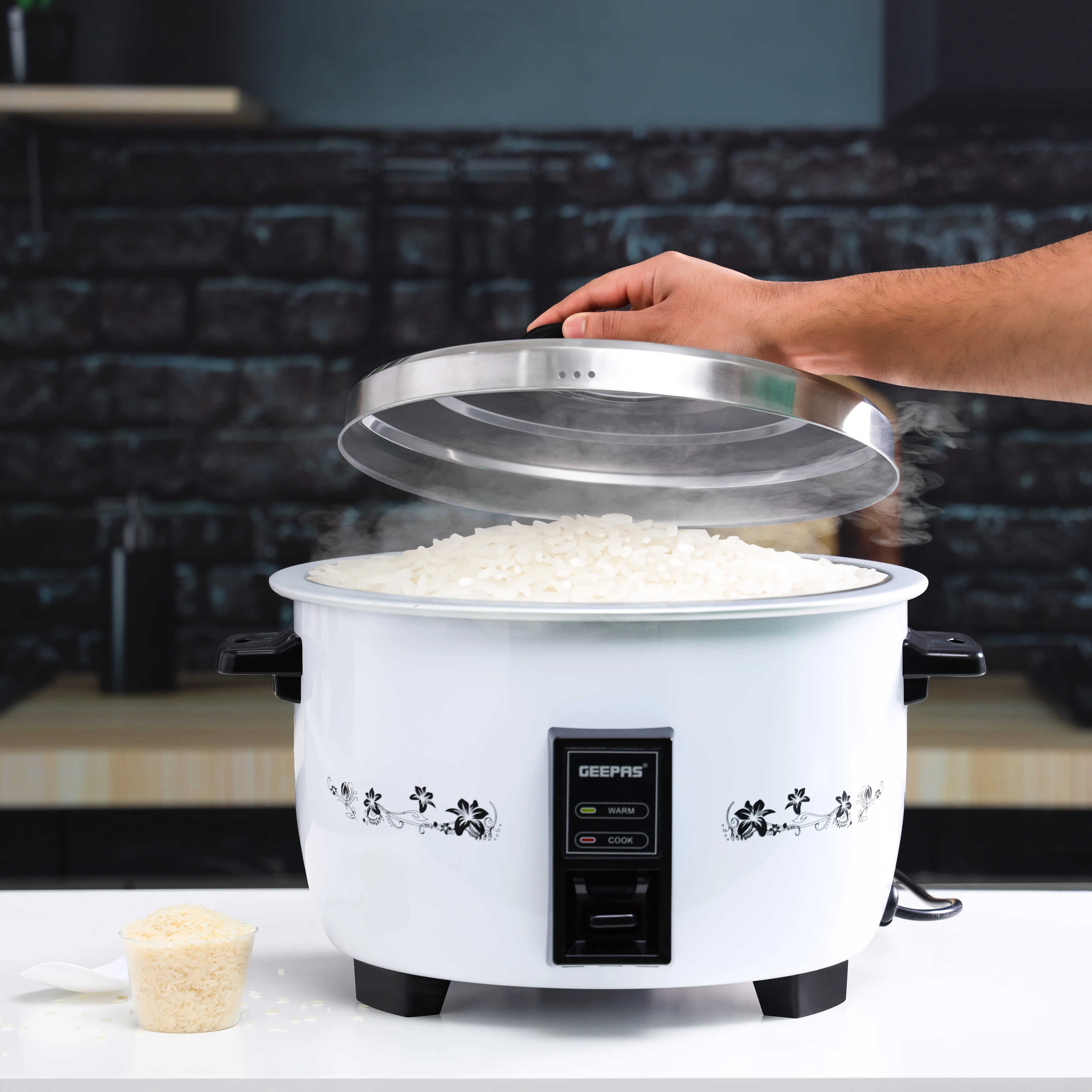 Geepas Commercial Rice Cooker GRC4322 | 8L Large Capacity | 2500W Powerful Heating | Cook & Keep Warm Function | Removable Aluminium Inner Pot| 2 Years Warranty - Image 4