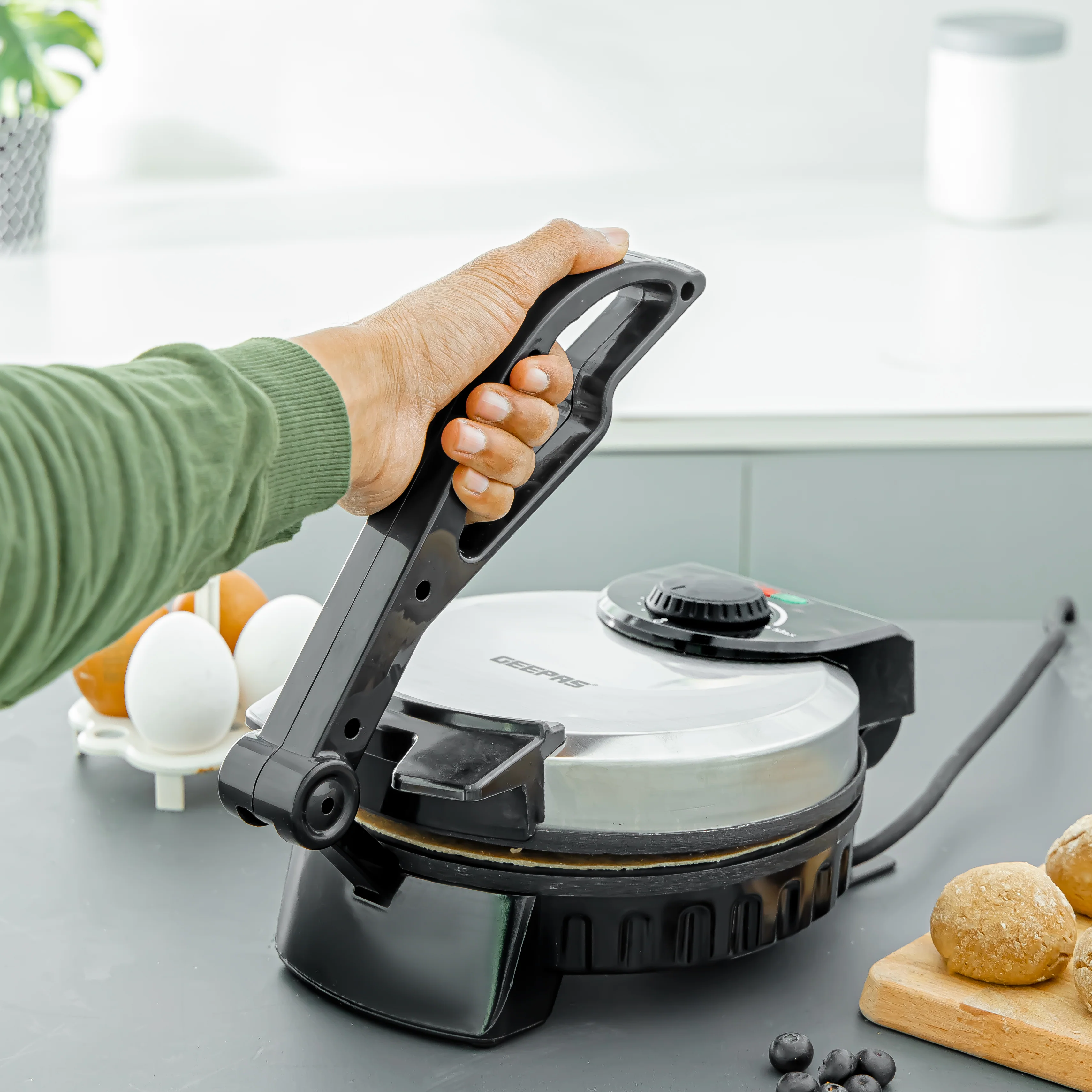 Geepas 8 Inch Chapathi Maker GCM5429 | 1000W  | Non-Stick Plates, Adjustable Temperature Control, Safety Protection & Easy Cleaning for Quick, Soft & Round Chapathis - Image 3