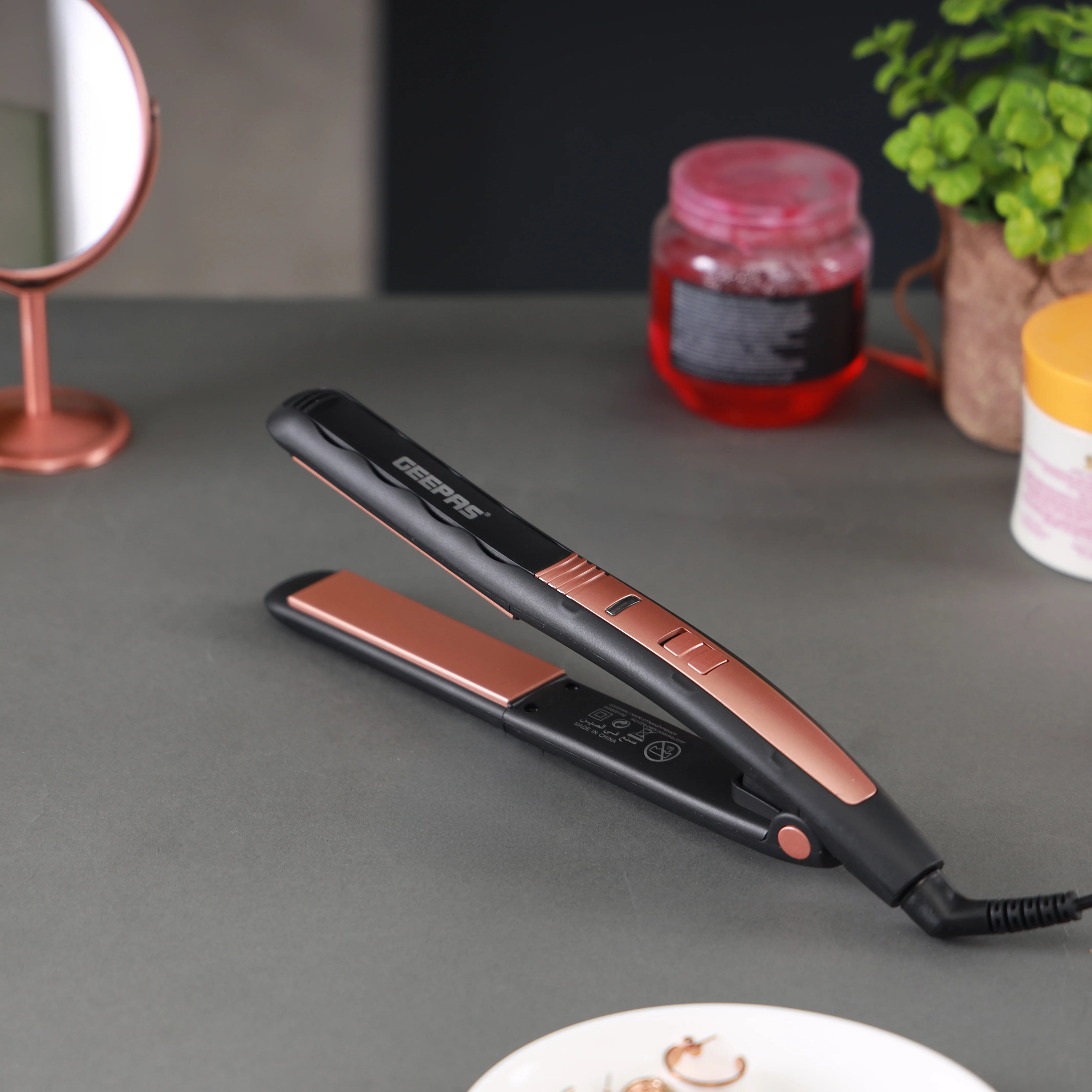 Geepas Ceramic Hair Straightener GHS86102 – Fast Heating, Smooth Styling, 360° Swivel Cord, 35W - Image 2
