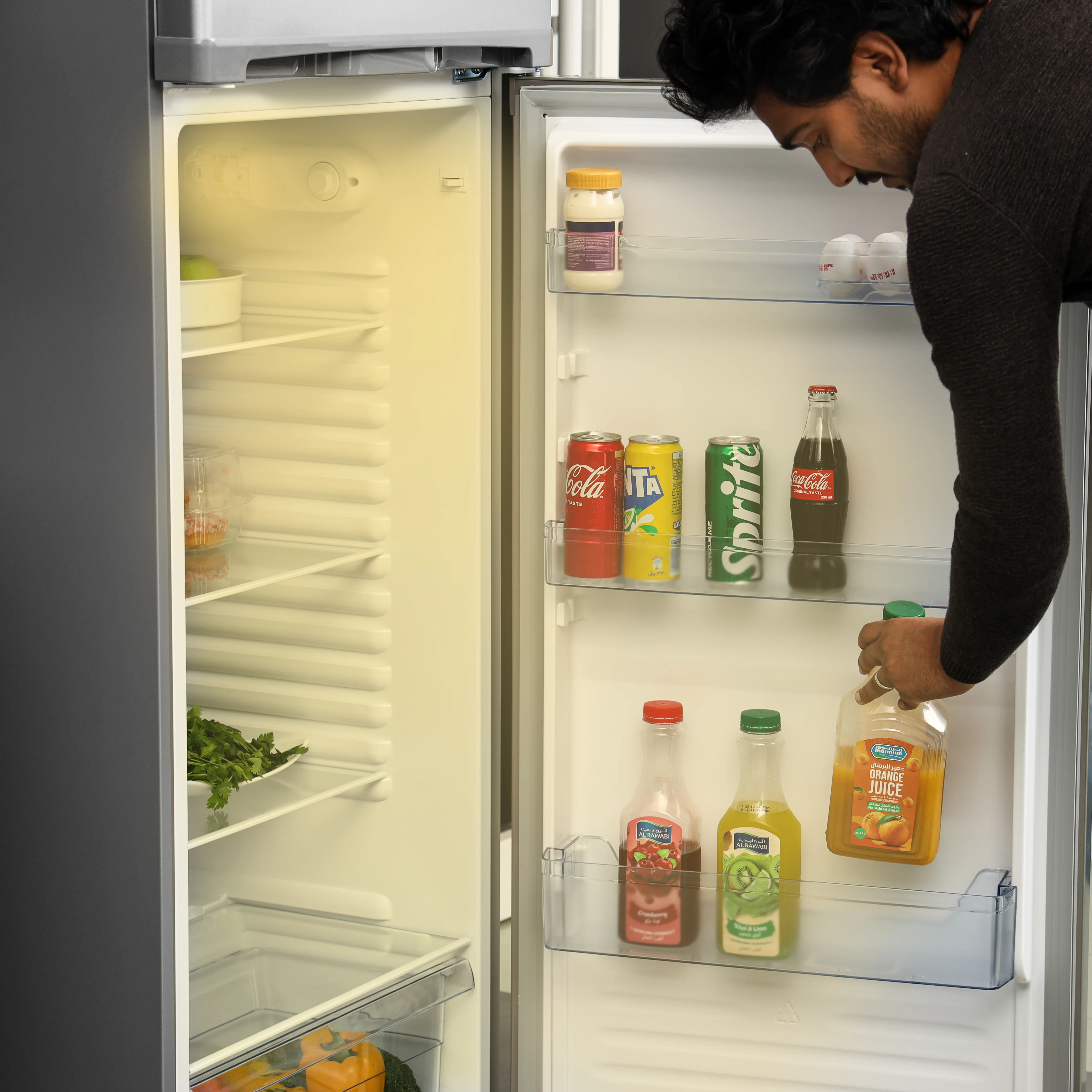 Geepas Defrost Double Door Refrigerator- GRF3500SXE/ Quick Cooling, Low Noise, Adjustable Thermostat/ Equipped with Glass Shelves, Big Crystal Drawer, Silver - Image 5