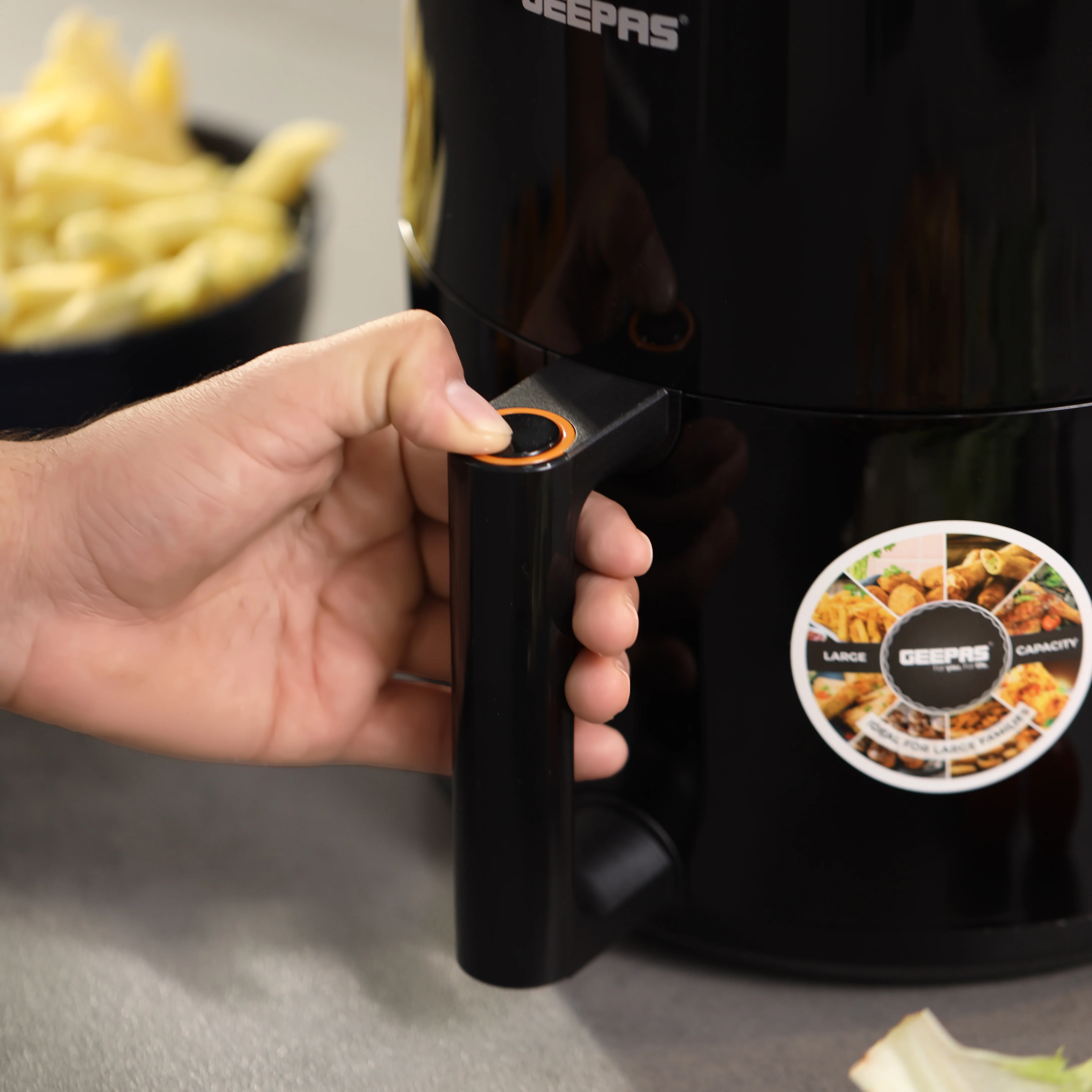 Geepas Digital Air Fryer- GAF37501T/ 4.0 Liter Capacity, Oil Free Cooking, 60 Min Timer, Temperature 80-200 Degree Celsius/ 8 Preset Programs, 2 Years Warranty, Black - Image 4
