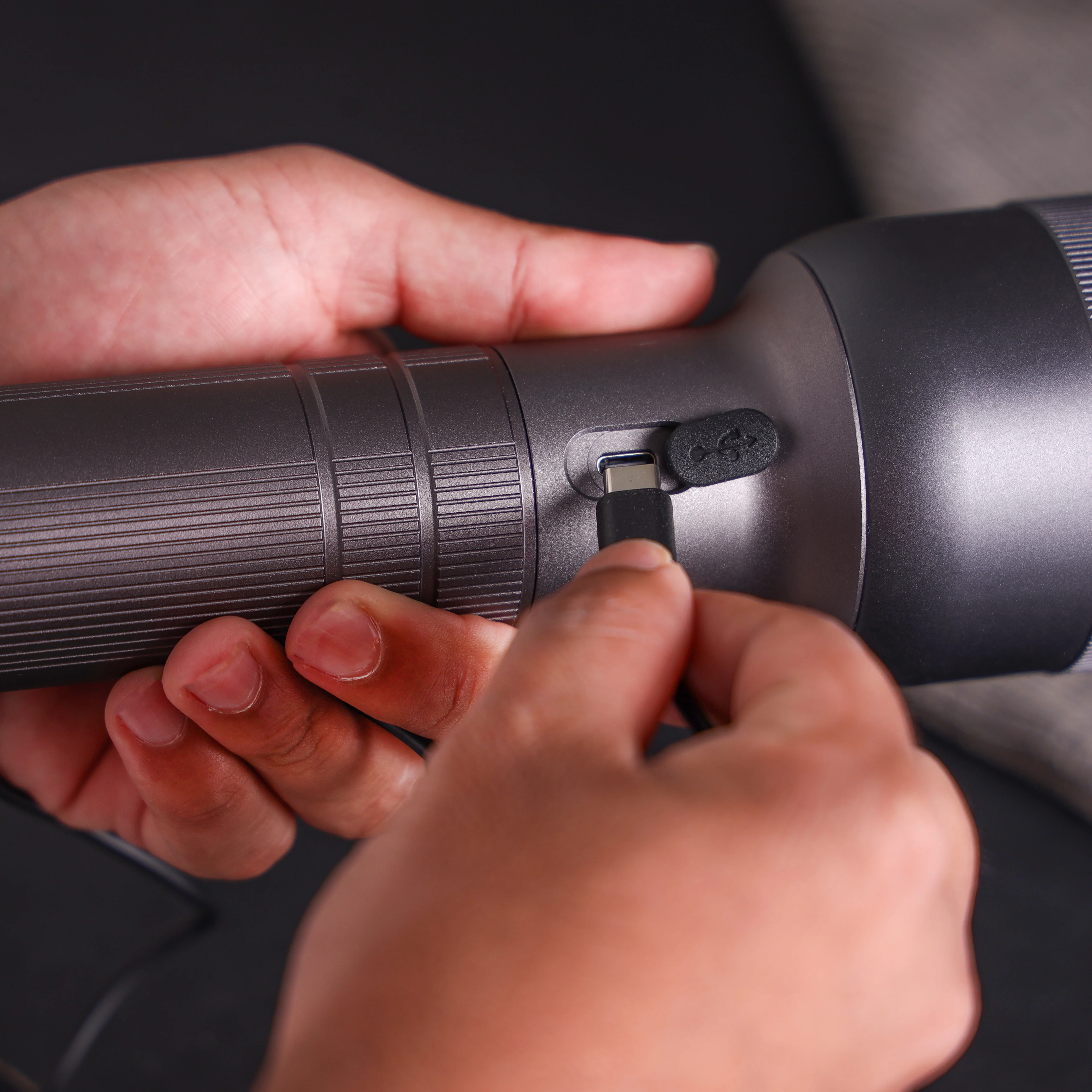 Geepas Digital Zoomable LED Flashlight- GFL51081Z/ 60W Laser High-Power LEDs, Perfect for Indoor and Outdoor Use, 15 Hours Continuous Working, 2 Modes - Image 4