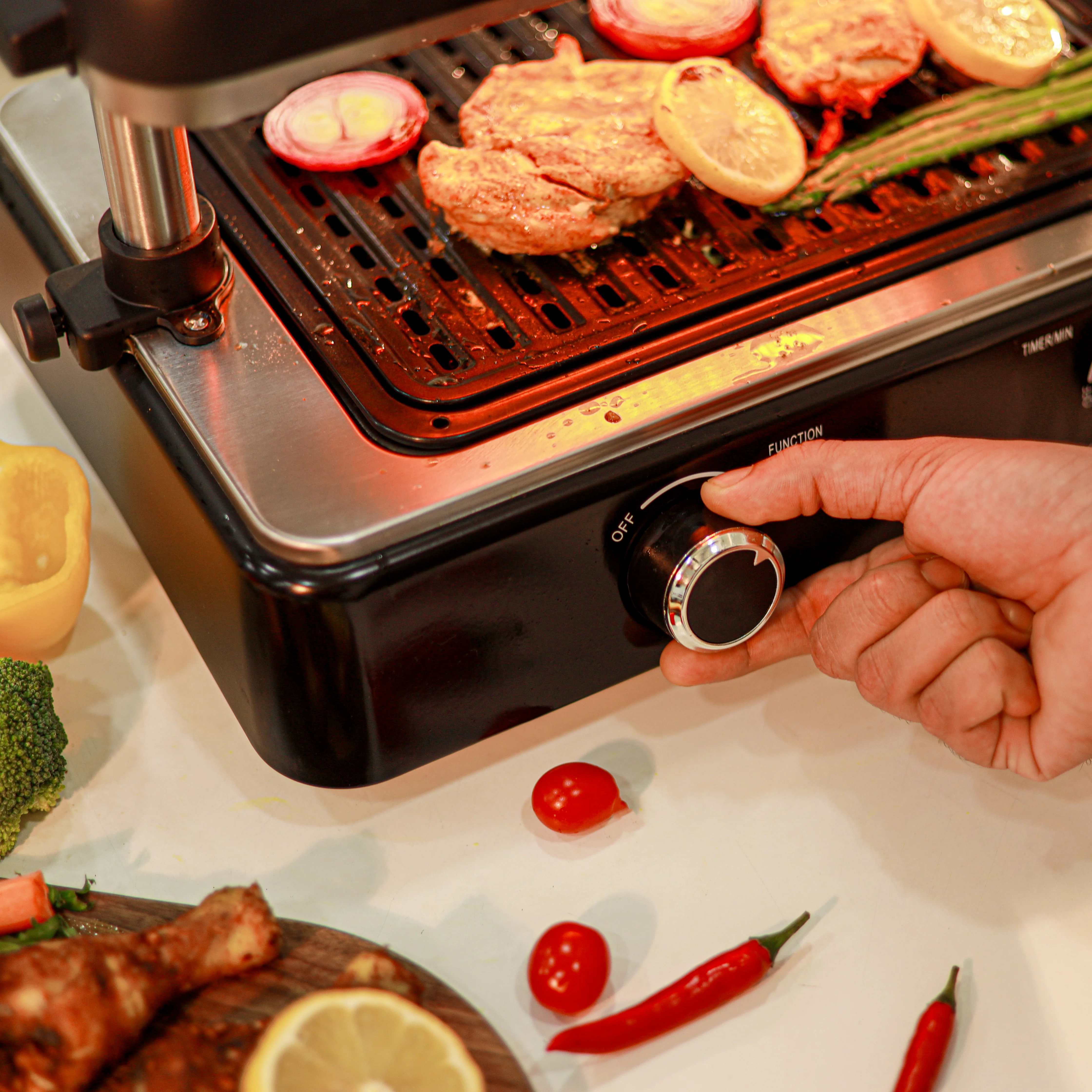 Geepas Fast Indoor Grill- GBG63060| Drip Tray for Easy Cleaning, Thermostat Control | Perfect for Sizzling Steaks, Searing Vegetables Etc | Black, 2 Years Warranty - Image 4