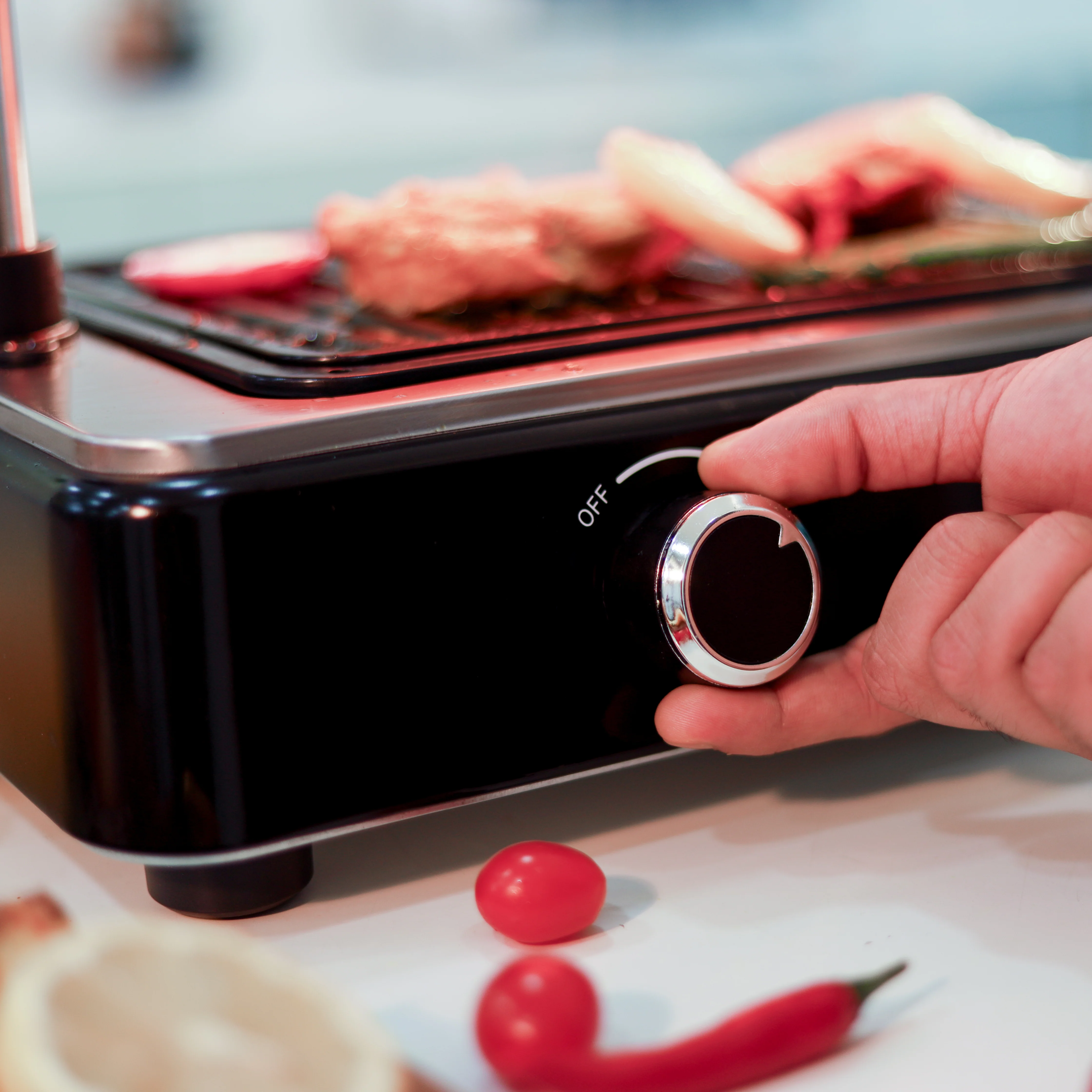 Geepas Fast Indoor Grill- GBG63060| Drip Tray for Easy Cleaning, Thermostat Control | Perfect for Sizzling Steaks, Searing Vegetables Etc | Black, 2 Years Warranty - Image 5