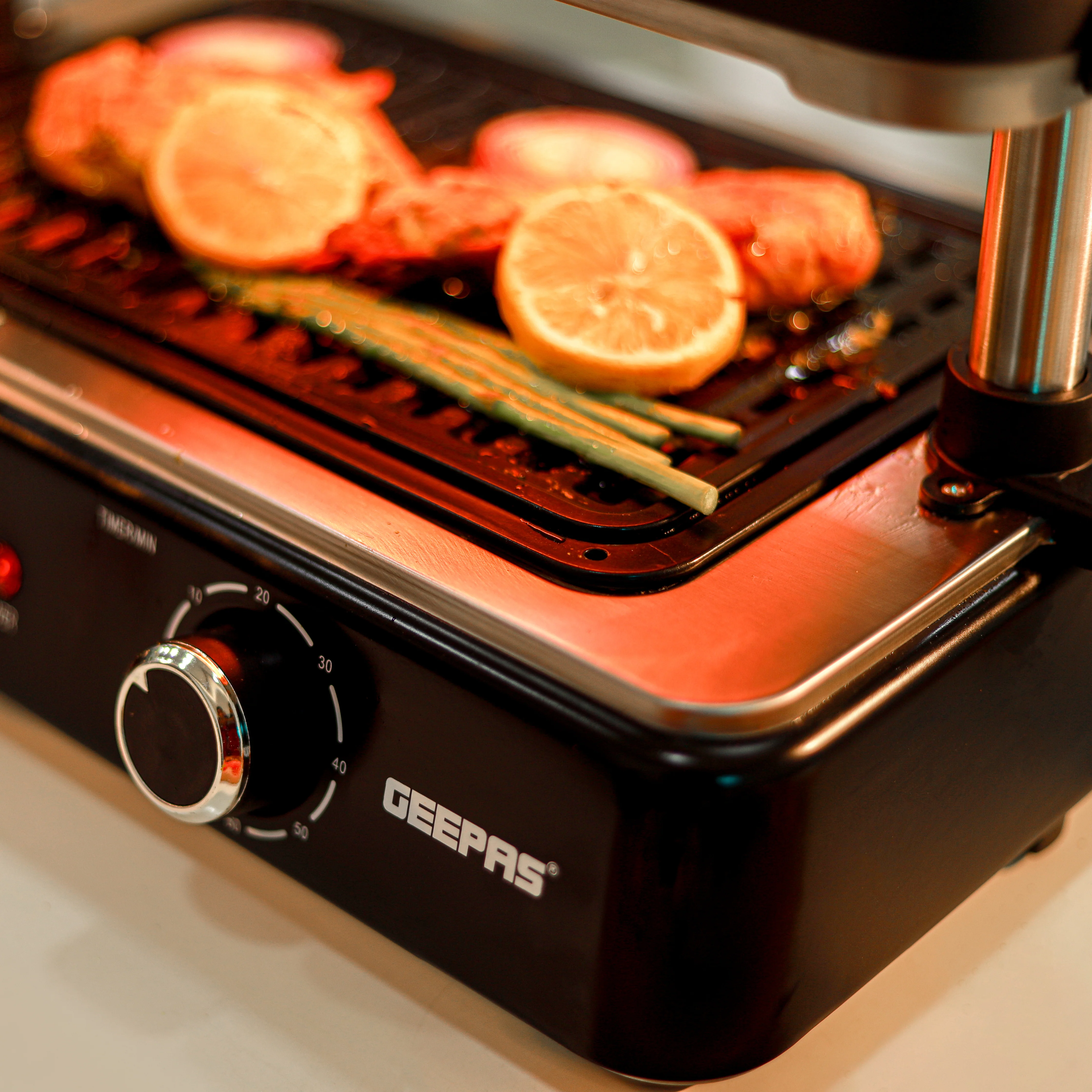 Geepas Fast Indoor Grill- GBG63060| Drip Tray for Easy Cleaning, Thermostat Control | Perfect for Sizzling Steaks, Searing Vegetables Etc | Black, 2 Years Warranty - Image 6