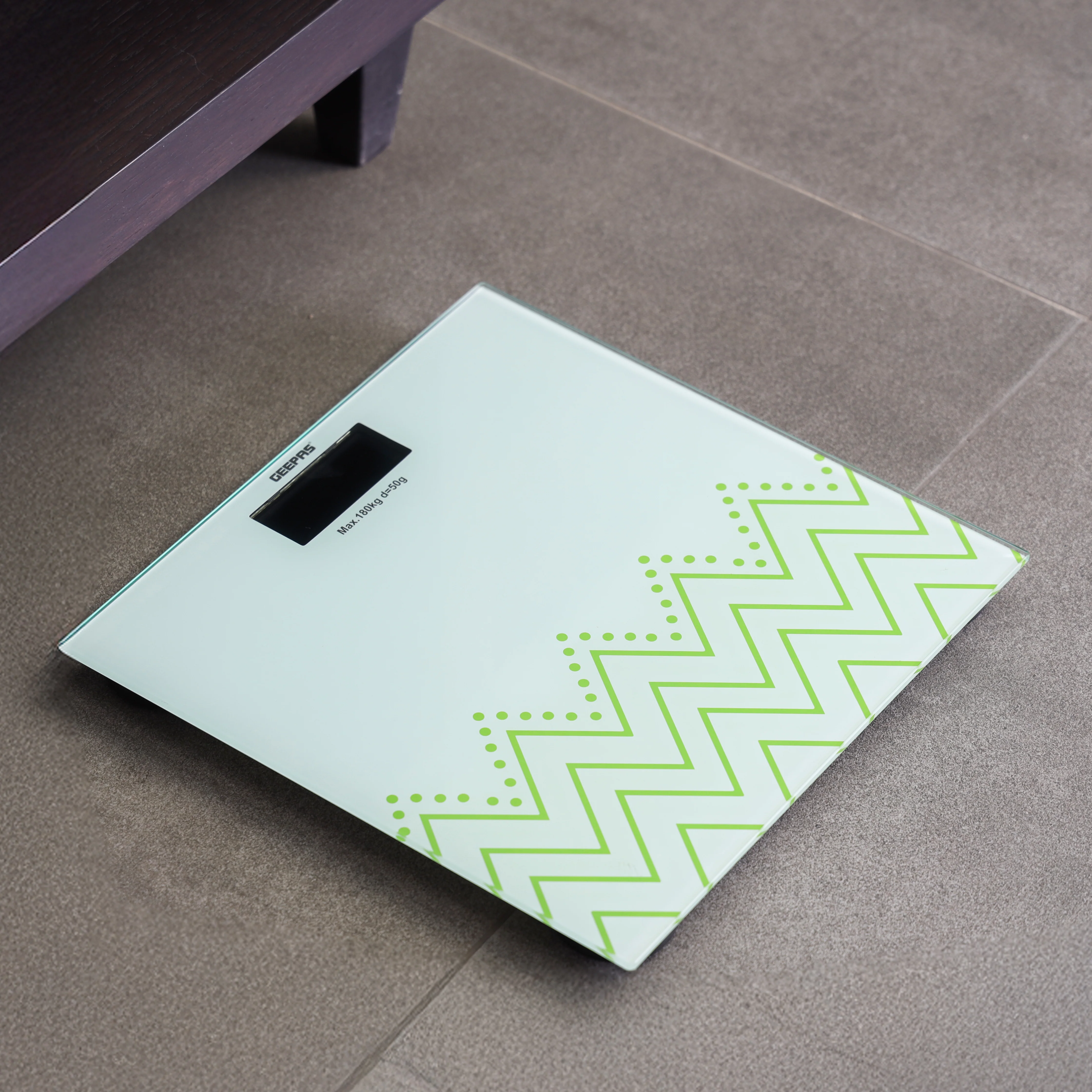Geepas GBS4208 Digital Body Scale | Tempered Glass Platform| LCD Display| 180kg Capacity| Auto On/Off| Low Battery Indicator| High Precision Sensor| 2 Years Warranty - Image 3