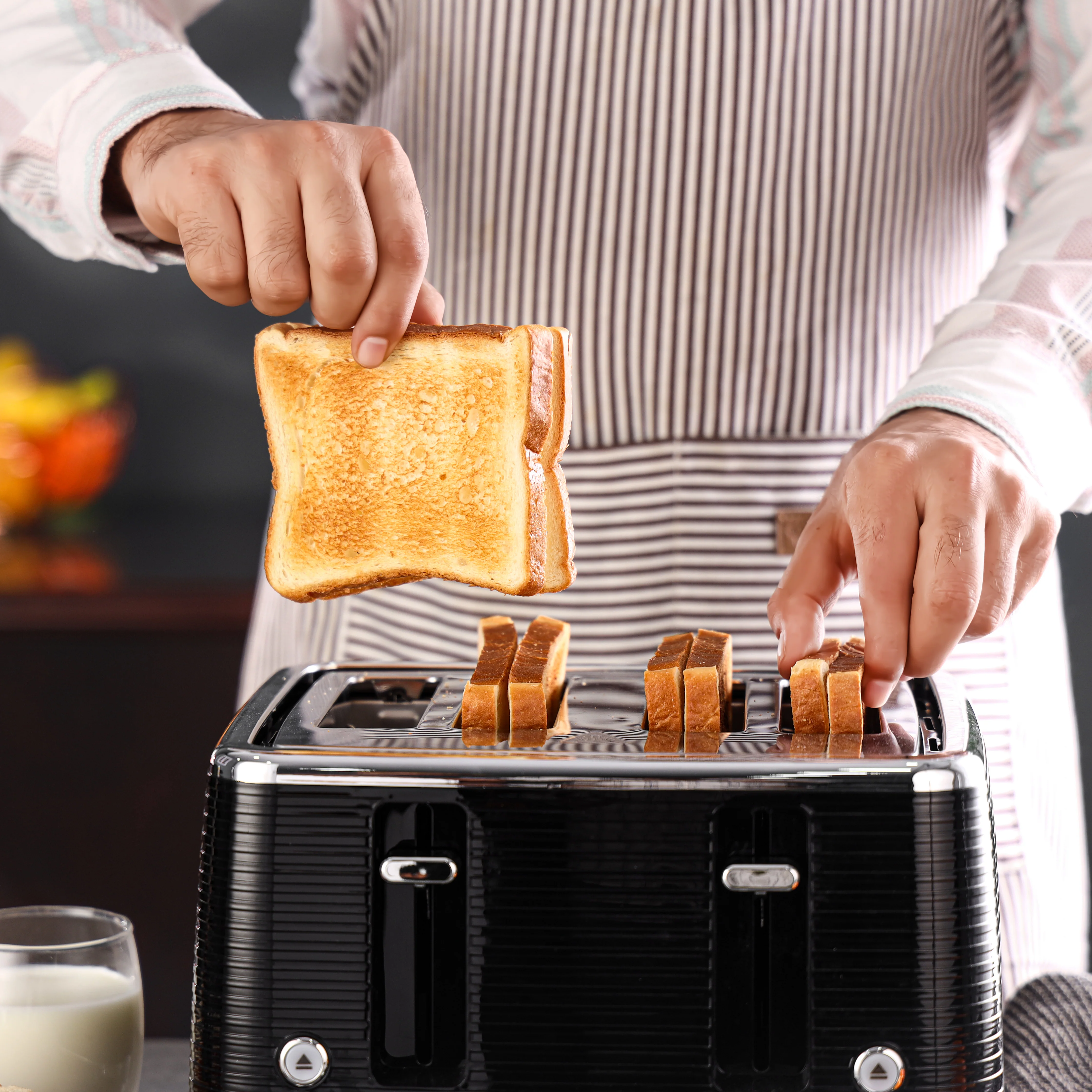 Geepas GBT36537 4-Slice Bread Toaster | 1350- 1600W Power  | Variable Browning Control | Dual Control Panels | Cancel, Defrost & Reheat Functions |  2 Years Warranty - Image 3