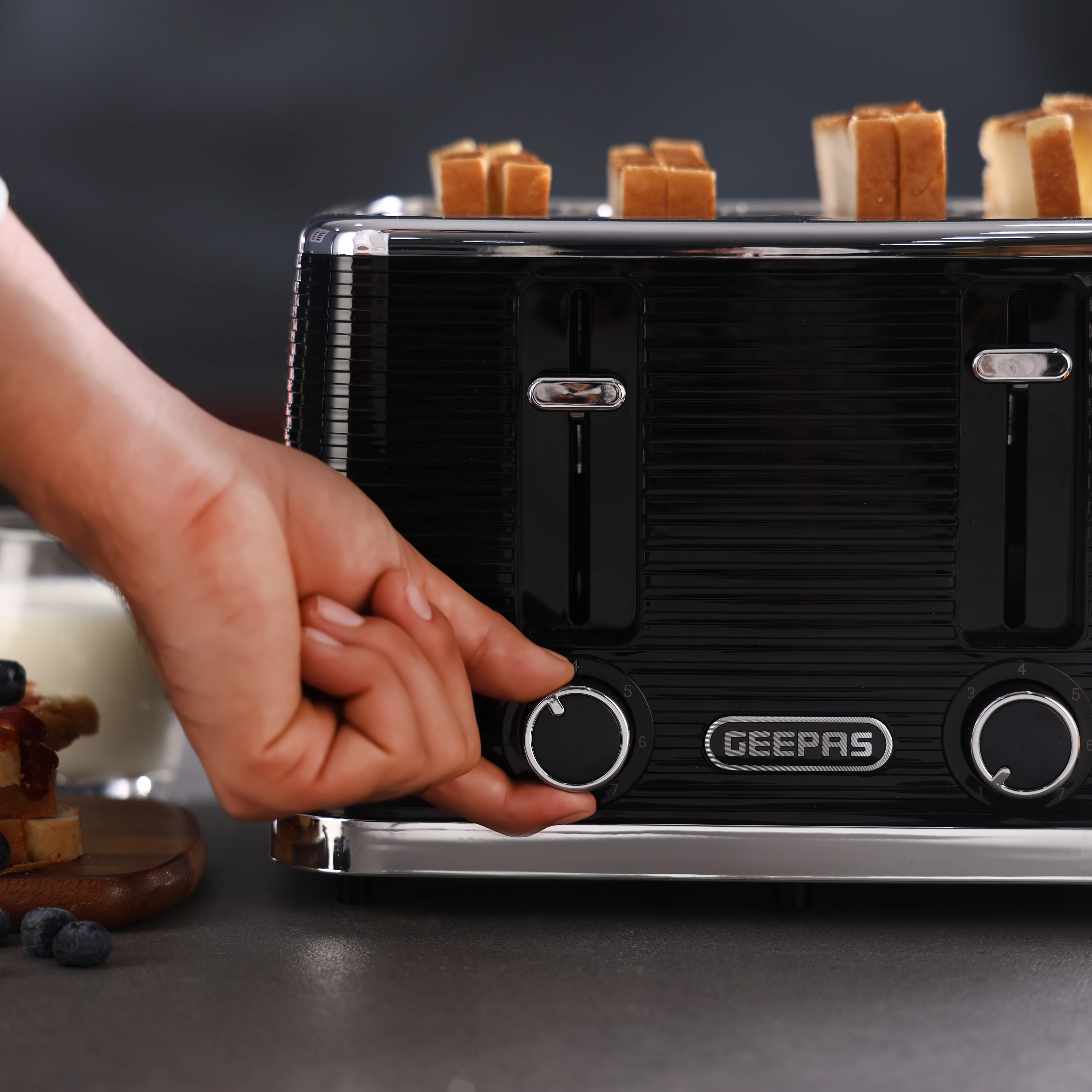 Geepas GBT36537 4-Slice Bread Toaster | 1350- 1600W Power  | Variable Browning Control | Dual Control Panels | Cancel, Defrost & Reheat Functions |  2 Years Warranty - Image 5