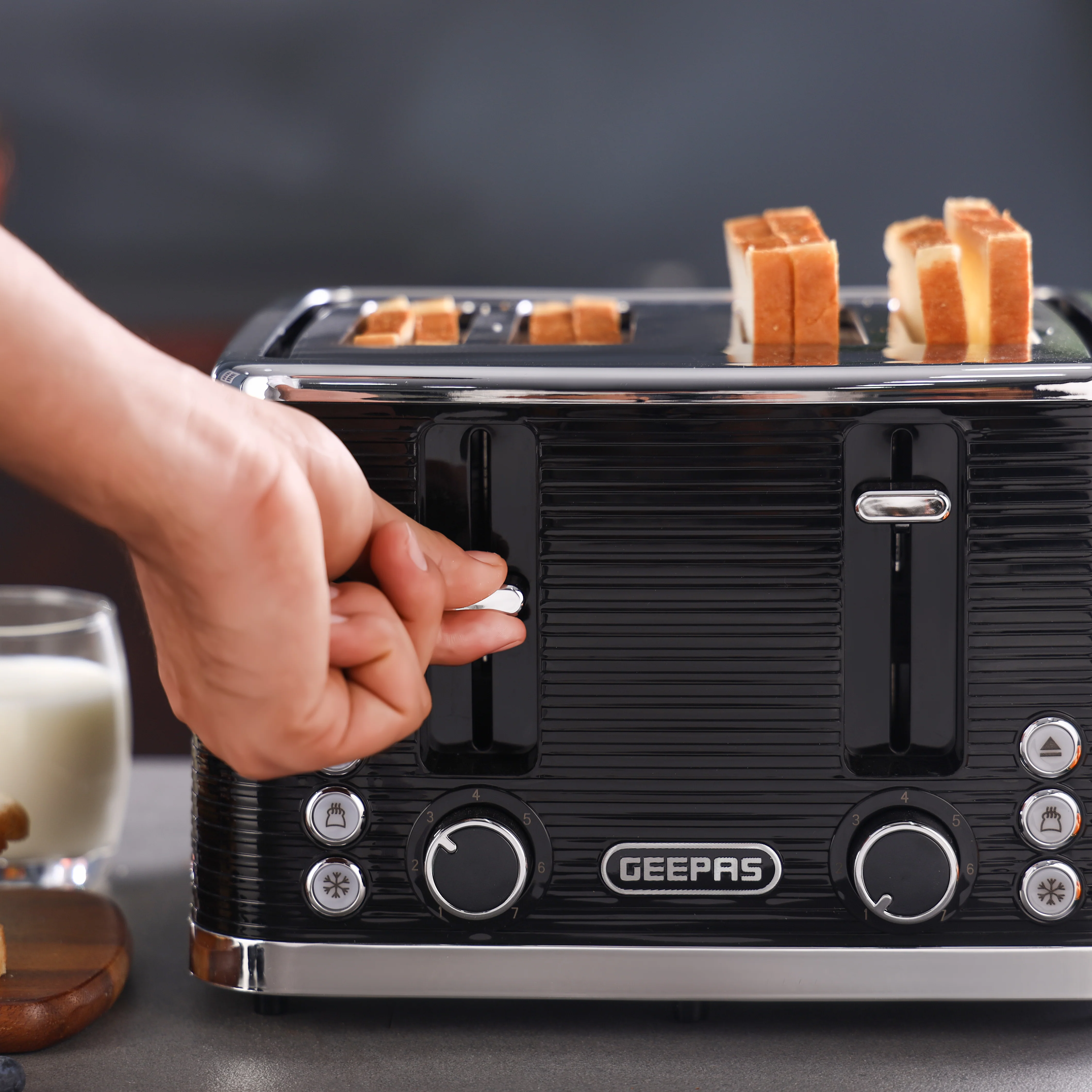 Geepas GBT36537 4-Slice Bread Toaster | 1350- 1600W Power  | Variable Browning Control | Dual Control Panels | Cancel, Defrost & Reheat Functions |  2 Years Warranty - Image 6