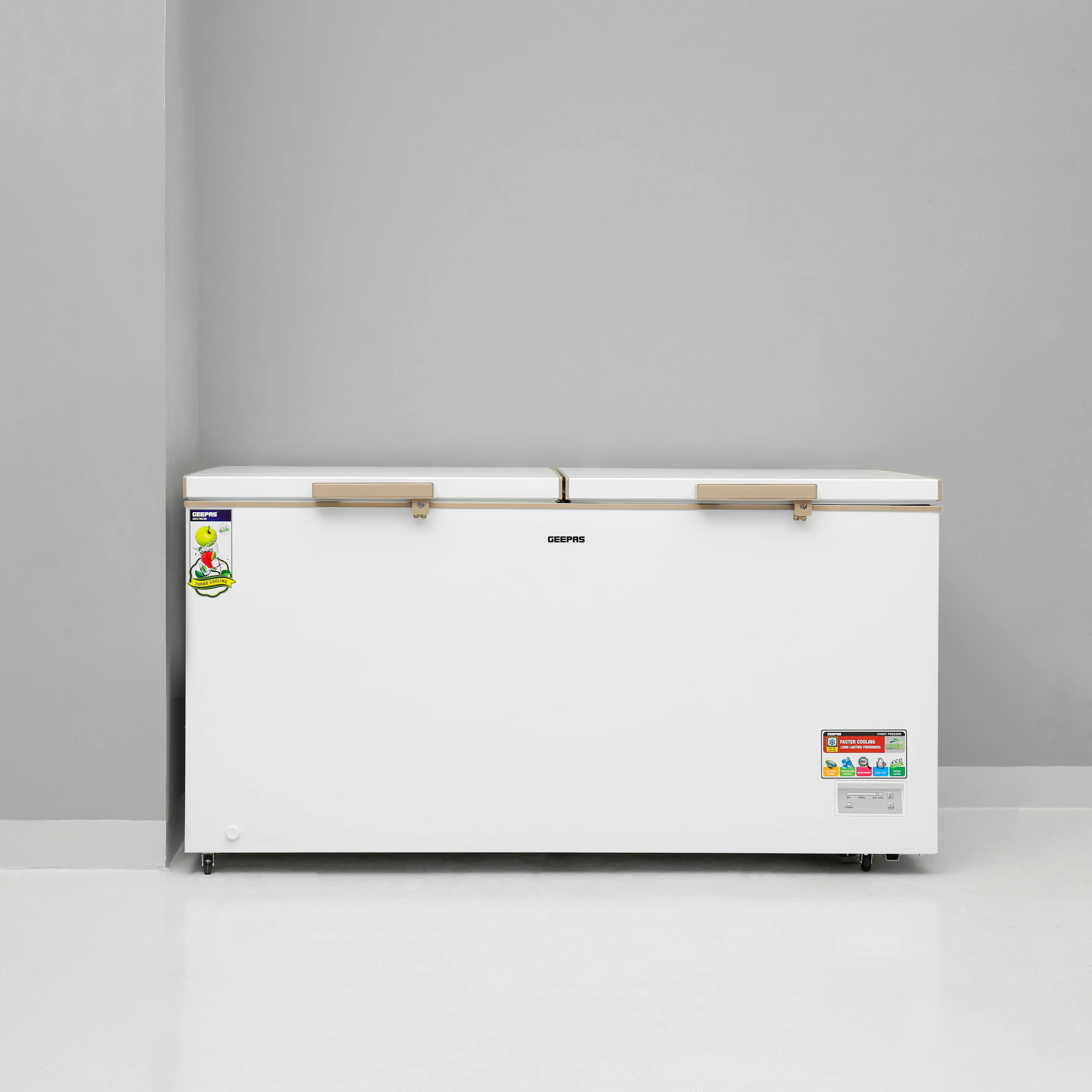 Geepas GCF55019WAH 550L Chest Freezer | Turbo Cooling | LED Light | Adjustable Thermostat | Lock & Key | 100% HCF Free | High-Efficiency Cooling | 1-Year Warranty - Image 2