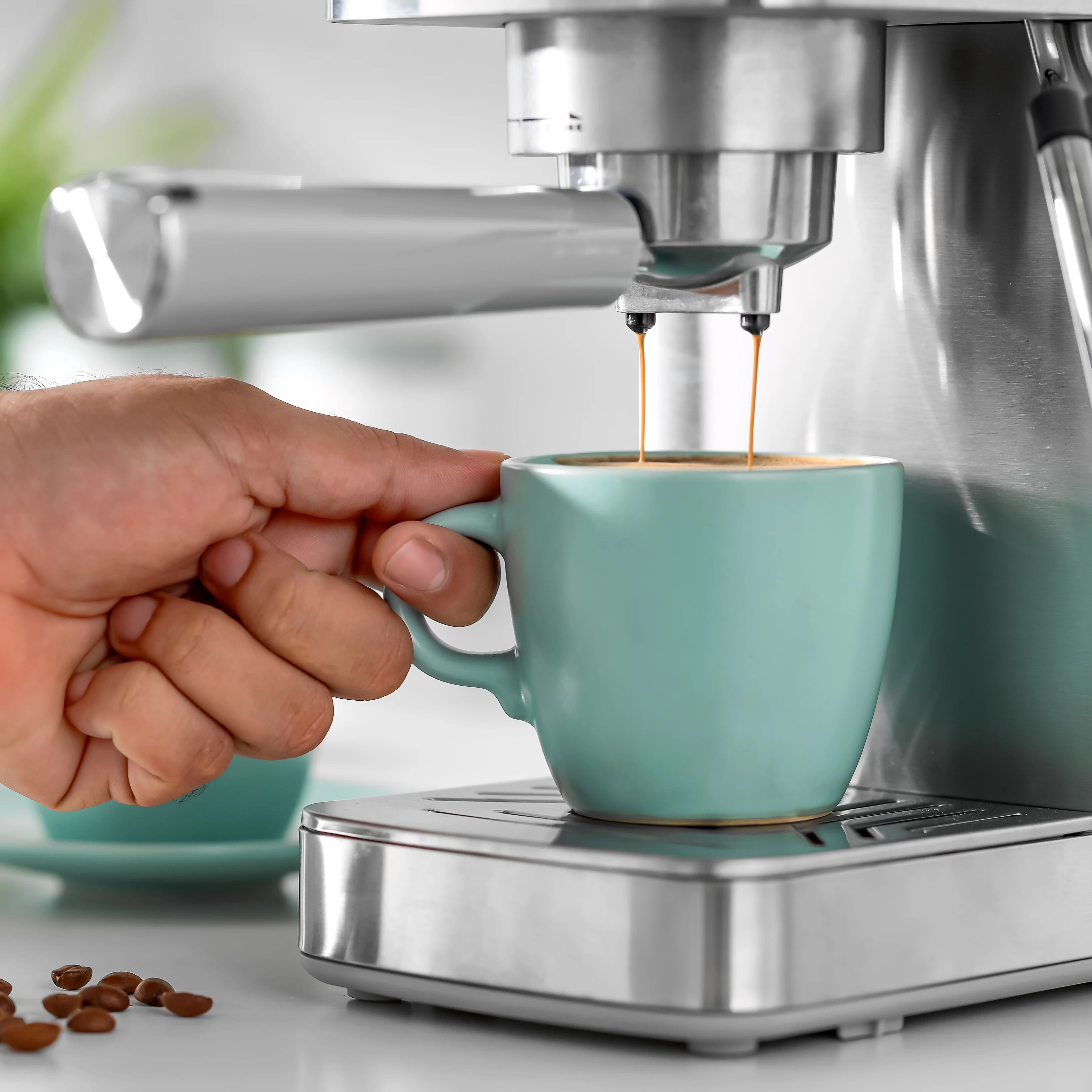 Geepas GCM1415SS Coffee Machine |20 Bar Pressure Pump| Professional Steam System| 1.5L Water Tank |Brew Espresso, Cappuccino, Latte, Mocha & More at Home|2 Years Warranty - Image 4