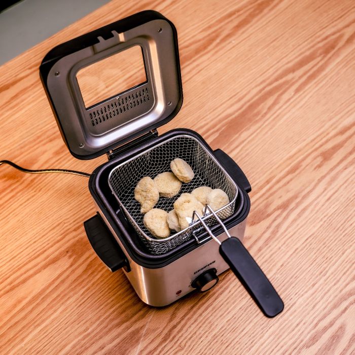 Geepas GDF36016 1.5L Deep Fryer | Durable Stainless Steel Body, Non-Stick Coating, Adjustable Temperature Control, Fast Heating, Compact Design,  2 Years Warranty - Image 5