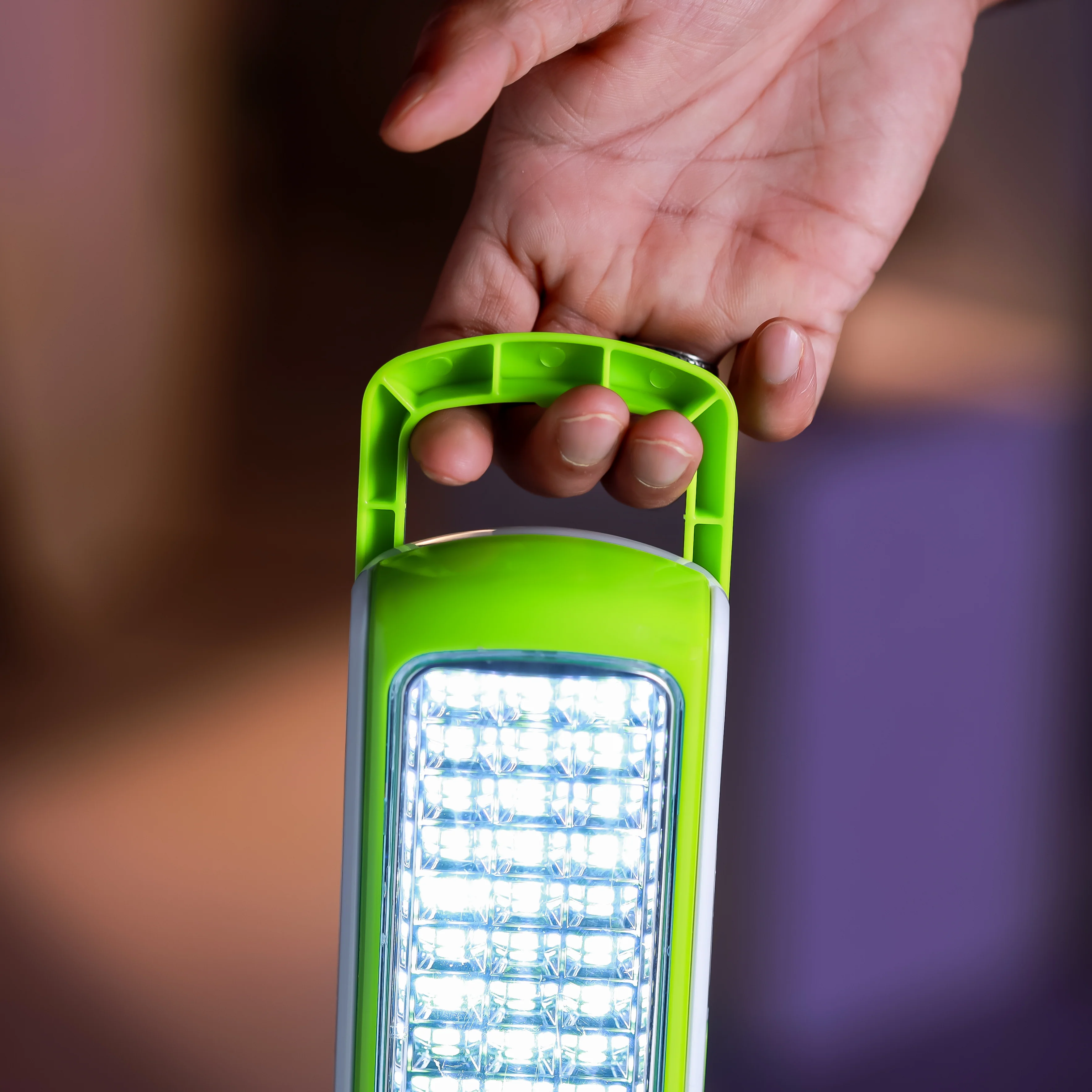 Geepas GE53032 LED Emergency Lantern with Solar Panel |75 Hi-Power LEDs, 5 Hours Backup, Energy Efficient, Portable, Compact, Light-Weight Design | 2 Years Warranty - Image 4