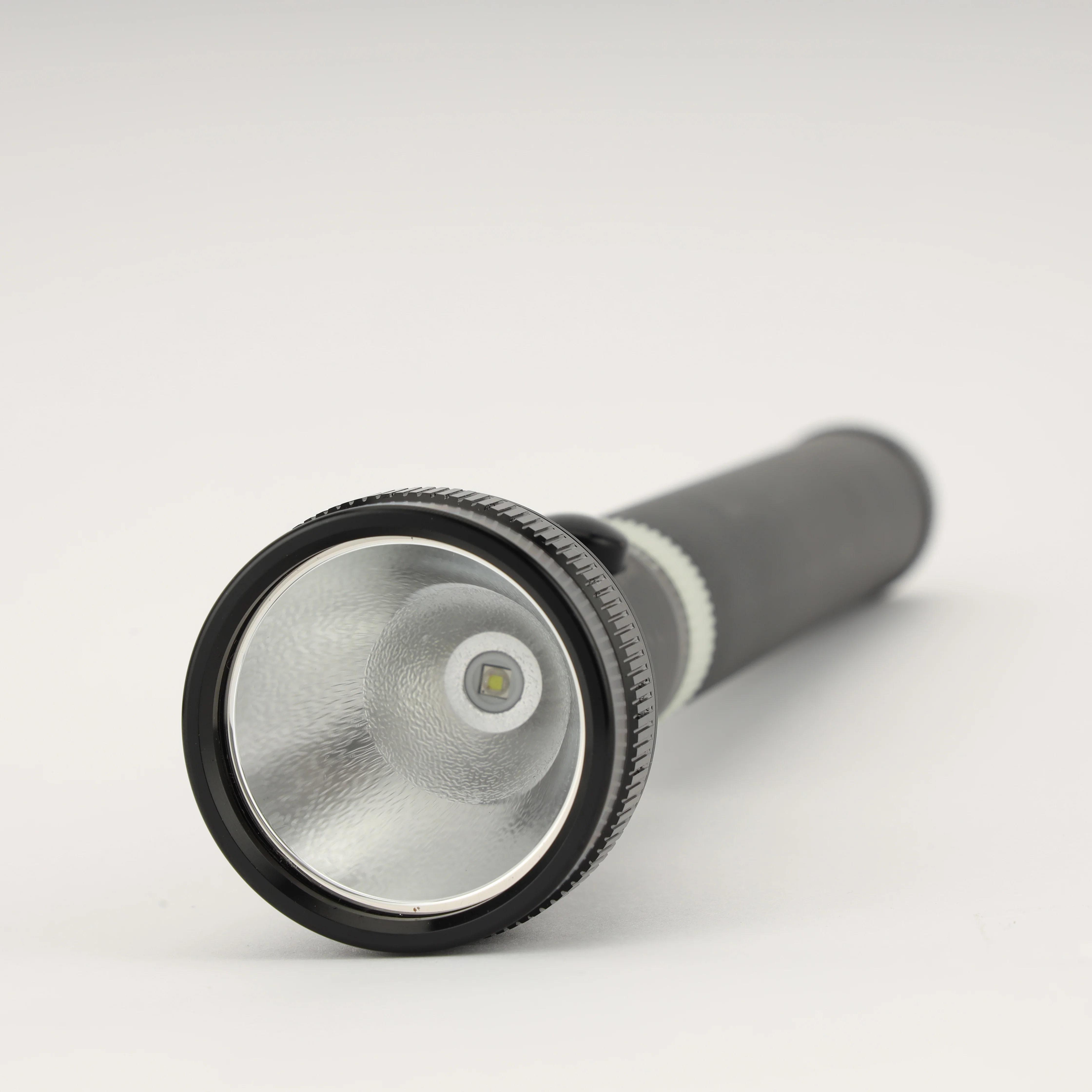 Geepas GEFL4141 Rechargeable LED Lantern & 3-in-1 Flashlight Combo| 30PCS SMD LED| CREE LED Torches|  Solar Input| Unbreakable PC Glass| 60 Hours Working|2 Years Warranty - Image 6