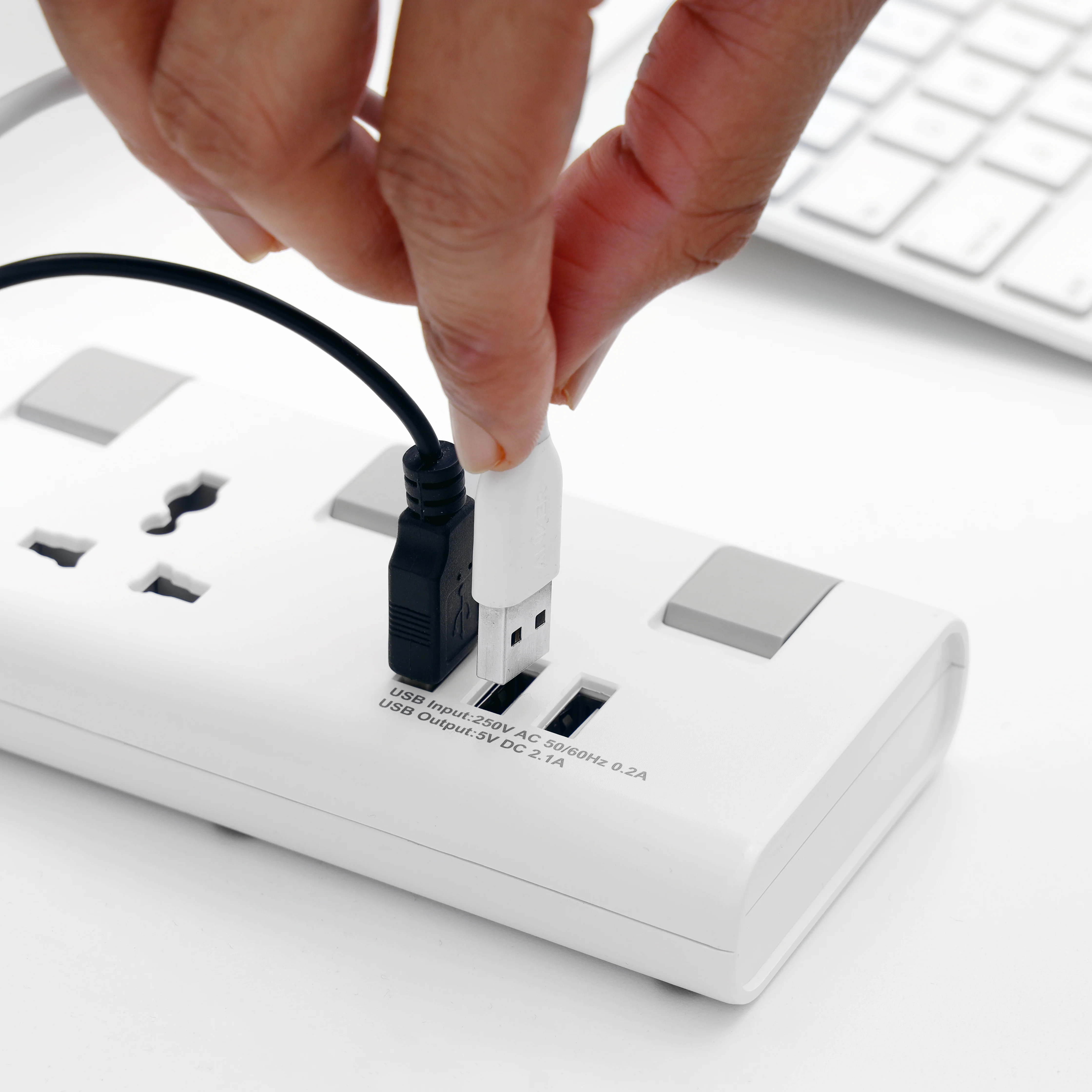 Geepas Extension Socket, 3 Ways, 5m Cord Length | GES5803 | Power Extension Socket | Multi Plug Power Cable | High Quality, Heavy Duty Power Switch - Image 4