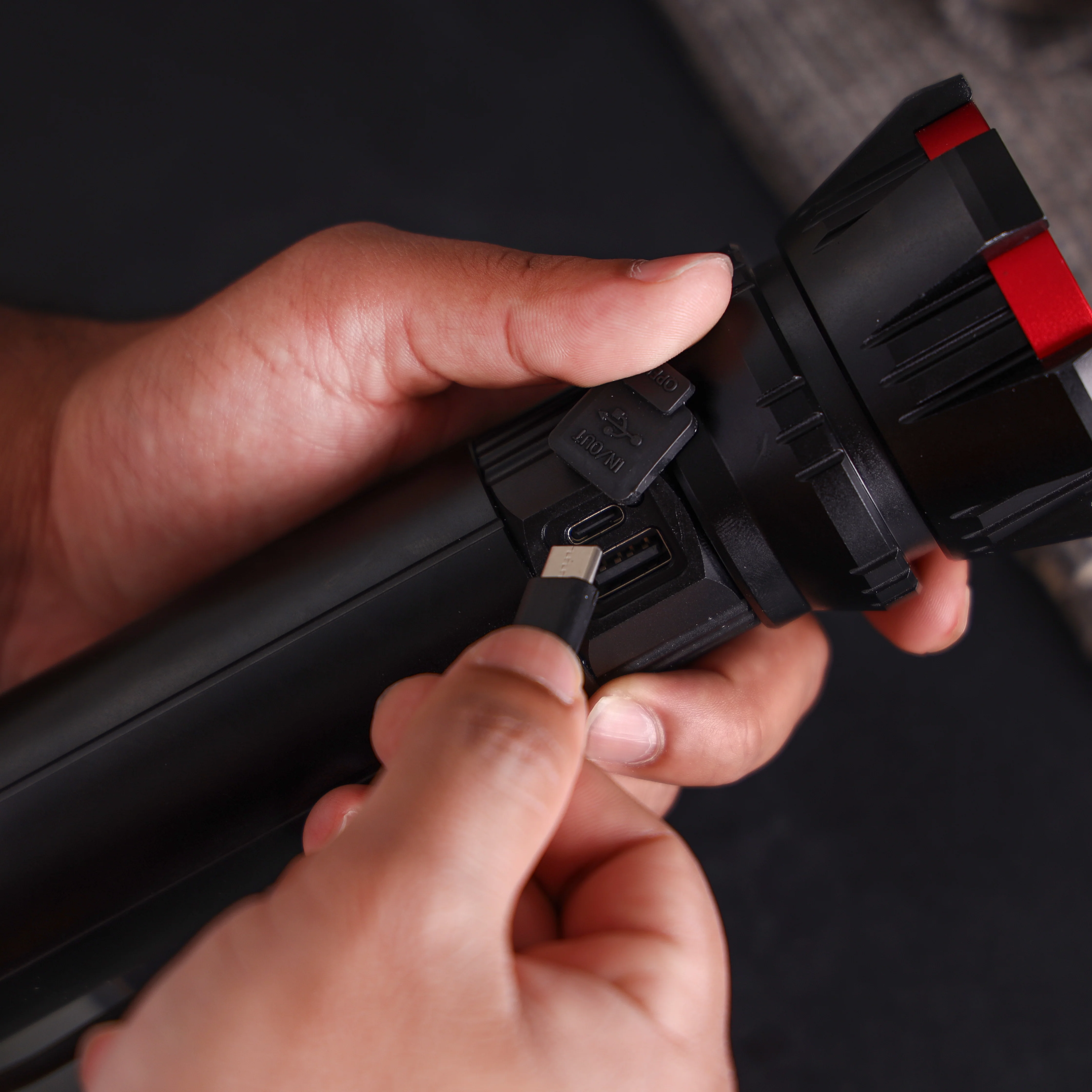 Geepas Zoomable LED Flashlight- GFL51080Z | 30W, 3000 Lumens | 2 Lighting Modes | 10Hrs Runtime | Battery Level Indicator | Lithium Battery | Black, Lifetime Warranty - Image 5