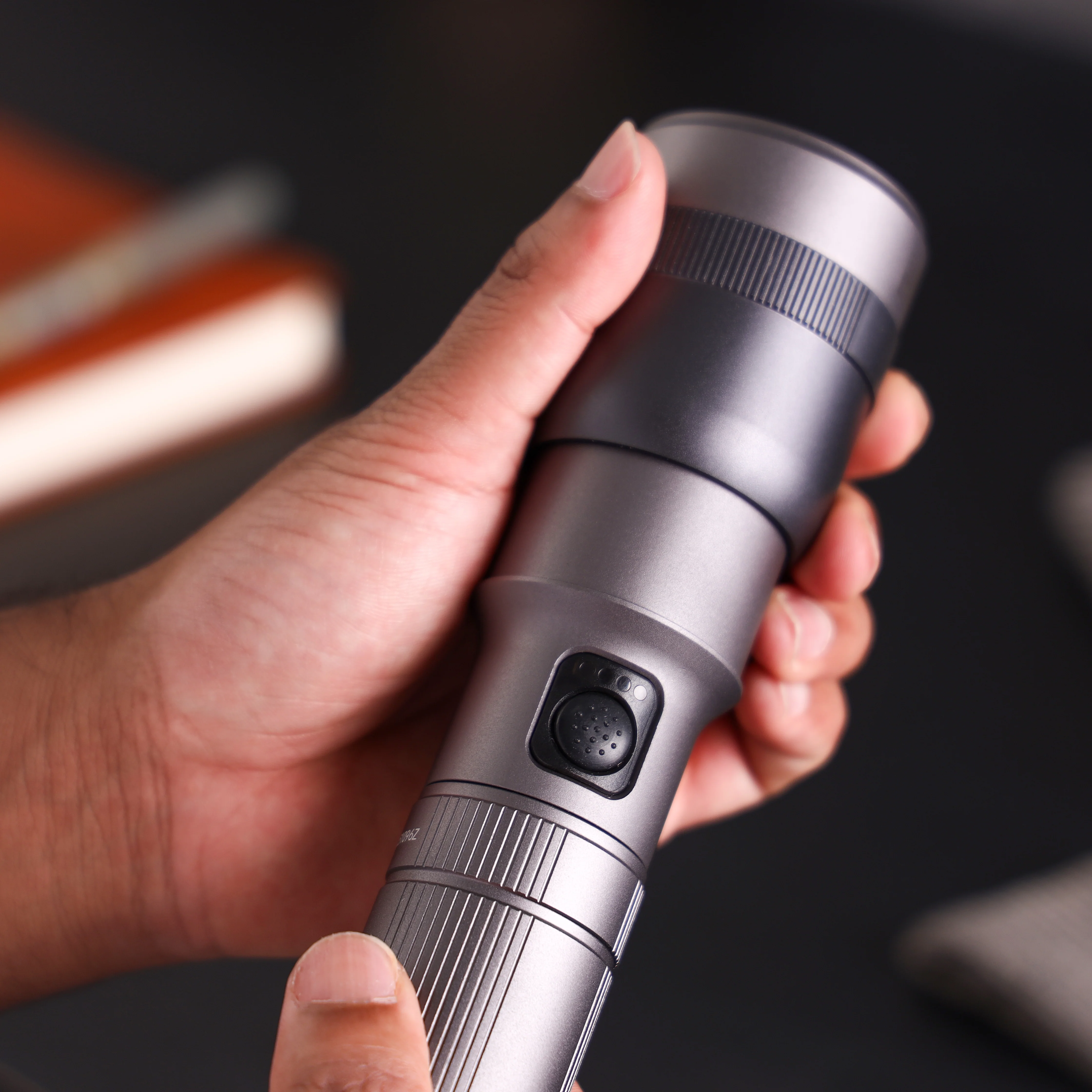 Geepas Zoomable LED Flashlight GFL51096Z| 30W, 2000 Lumens, 10H Continuous Use| Lithium Battery with Power Reminder & Indicator | Indoor & Outdoor Use | Lifetime Warranty - Image 5