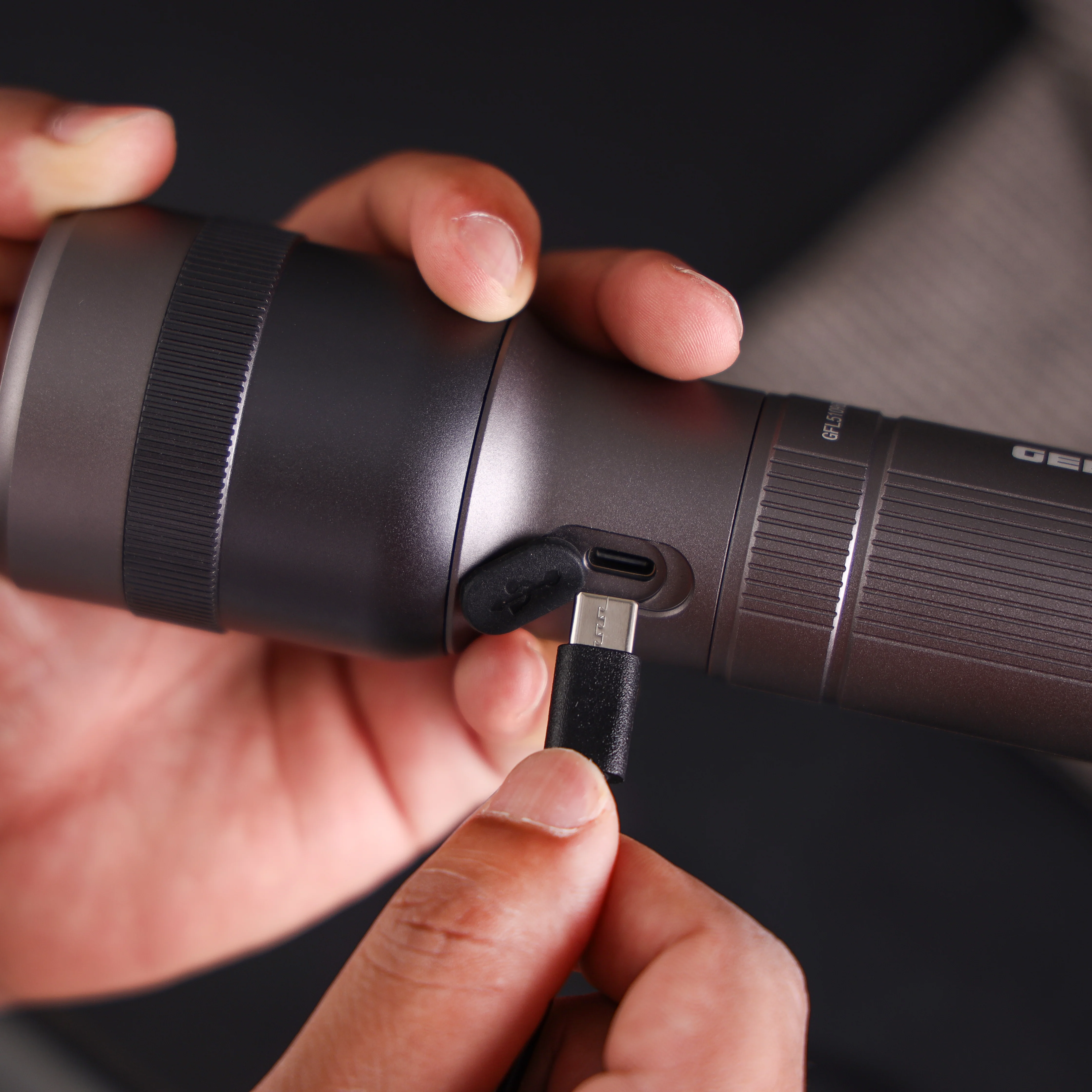 Geepas Zoomable LED Flashlight GFL51096Z| 30W, 2000 Lumens, 10H Continuous Use| Lithium Battery with Power Reminder & Indicator | Indoor & Outdoor Use | Lifetime Warranty - Image 6