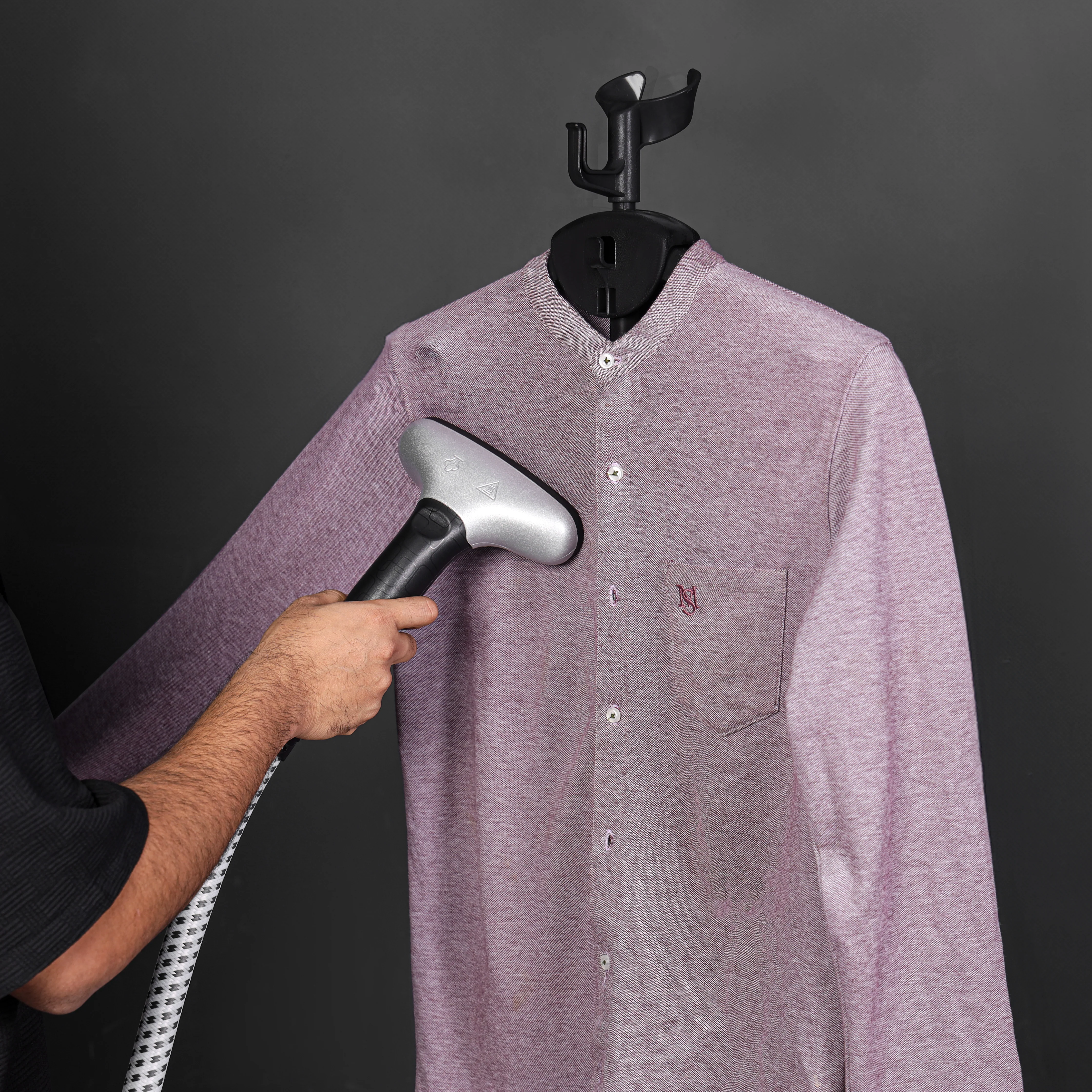 Geepas GGS9254 Pro Style Garment Steamer | 2200W Powerful Upright Steamer with 3L Water Tank | Fast Heat-Up | Continuous Steam | Adjustable Pole | 2 Years Warranty - Image 3
