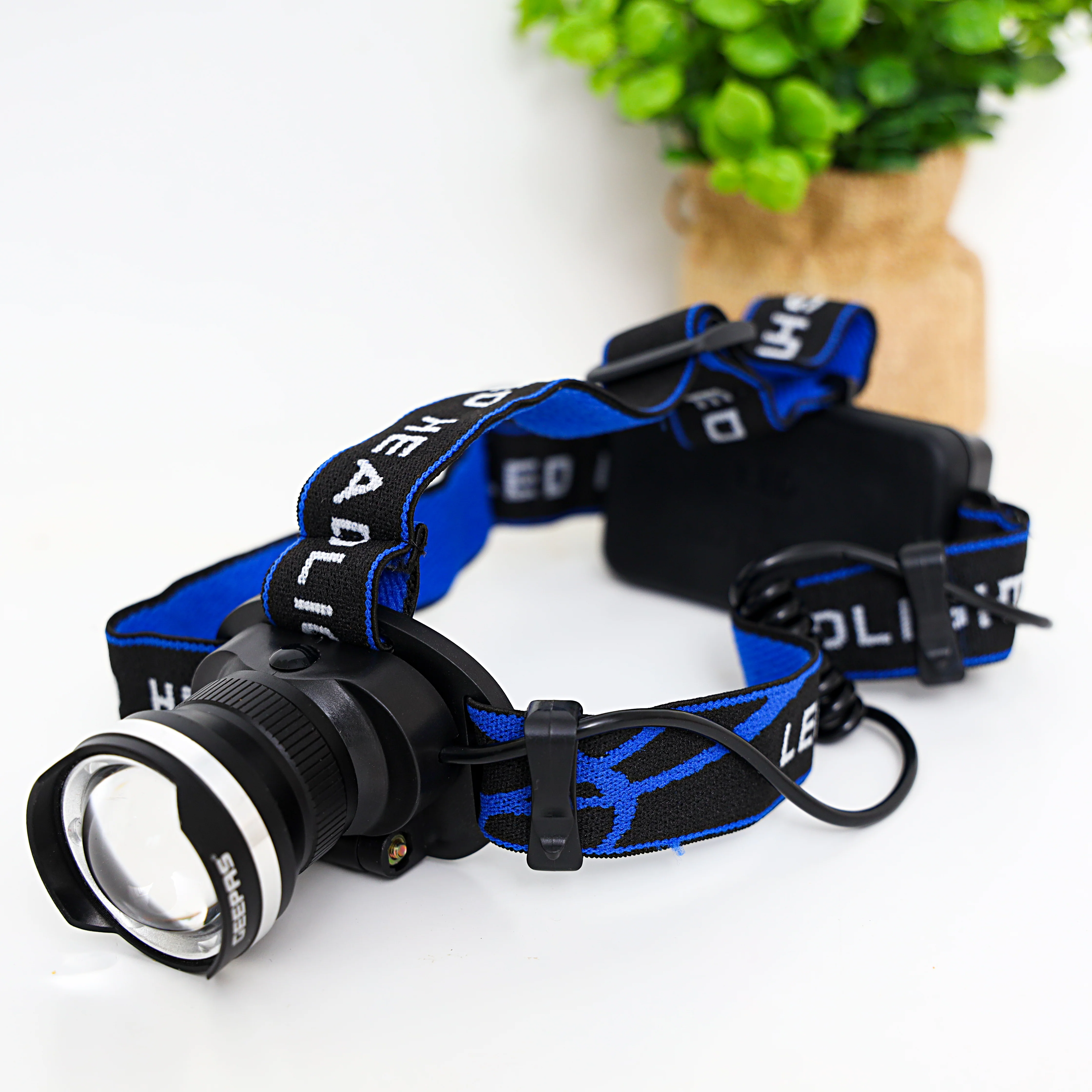 Geepas GHL51085 Rechargeable LED Headlamp | T6 LED 400–500 Lumens | Aluminium Alloy Head | Zoom Beam | 180° Rotation| Multi-Mode Lighting for Activities and Camping - Image 2