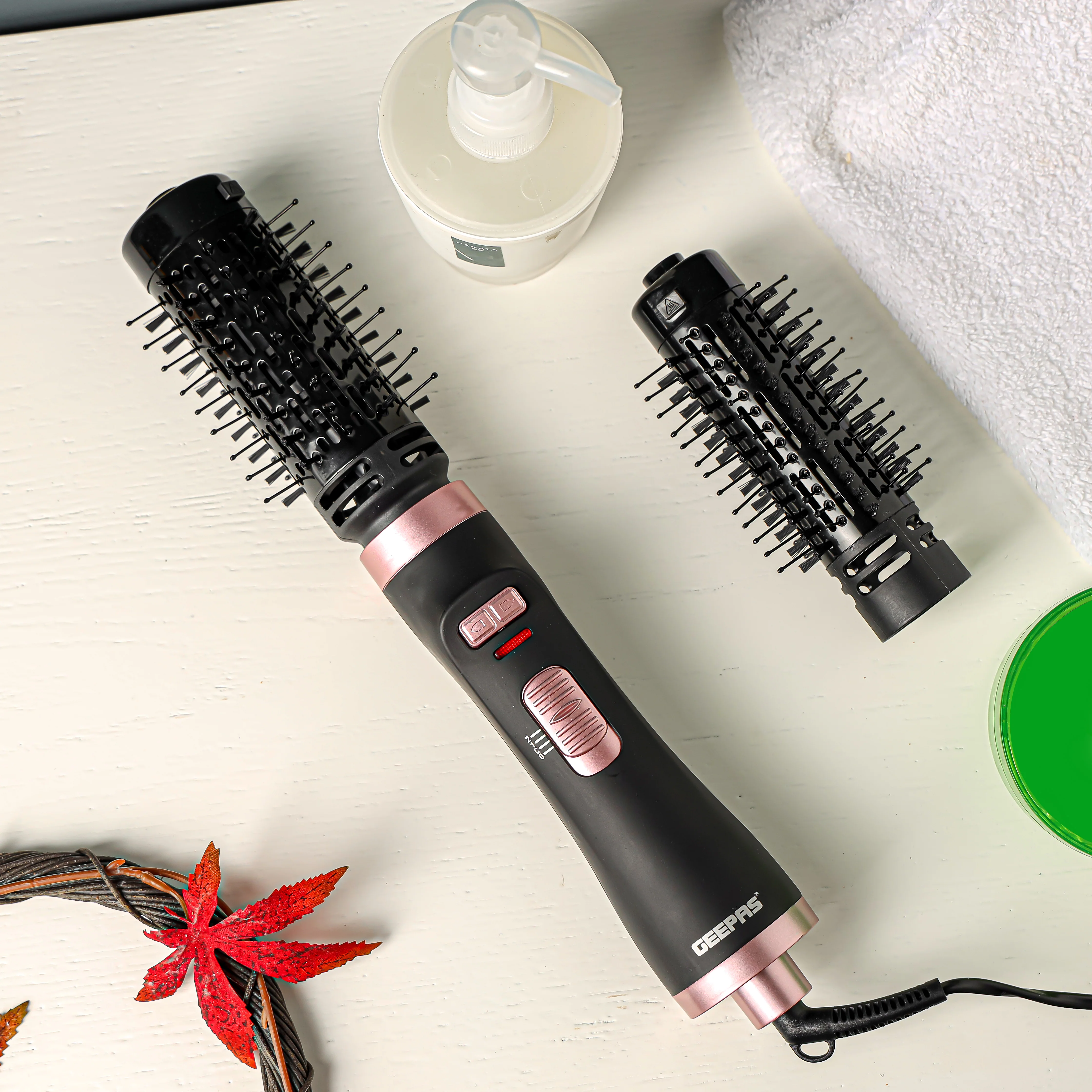 Geepas GHR86000 2-in-1 Rotating Hot Air Hair Styler | Cool Shot Function | 1000W Power | Dual Direction Rotation  |  Adjustable Heat Settings  | 2-Year Warranty - Image 4