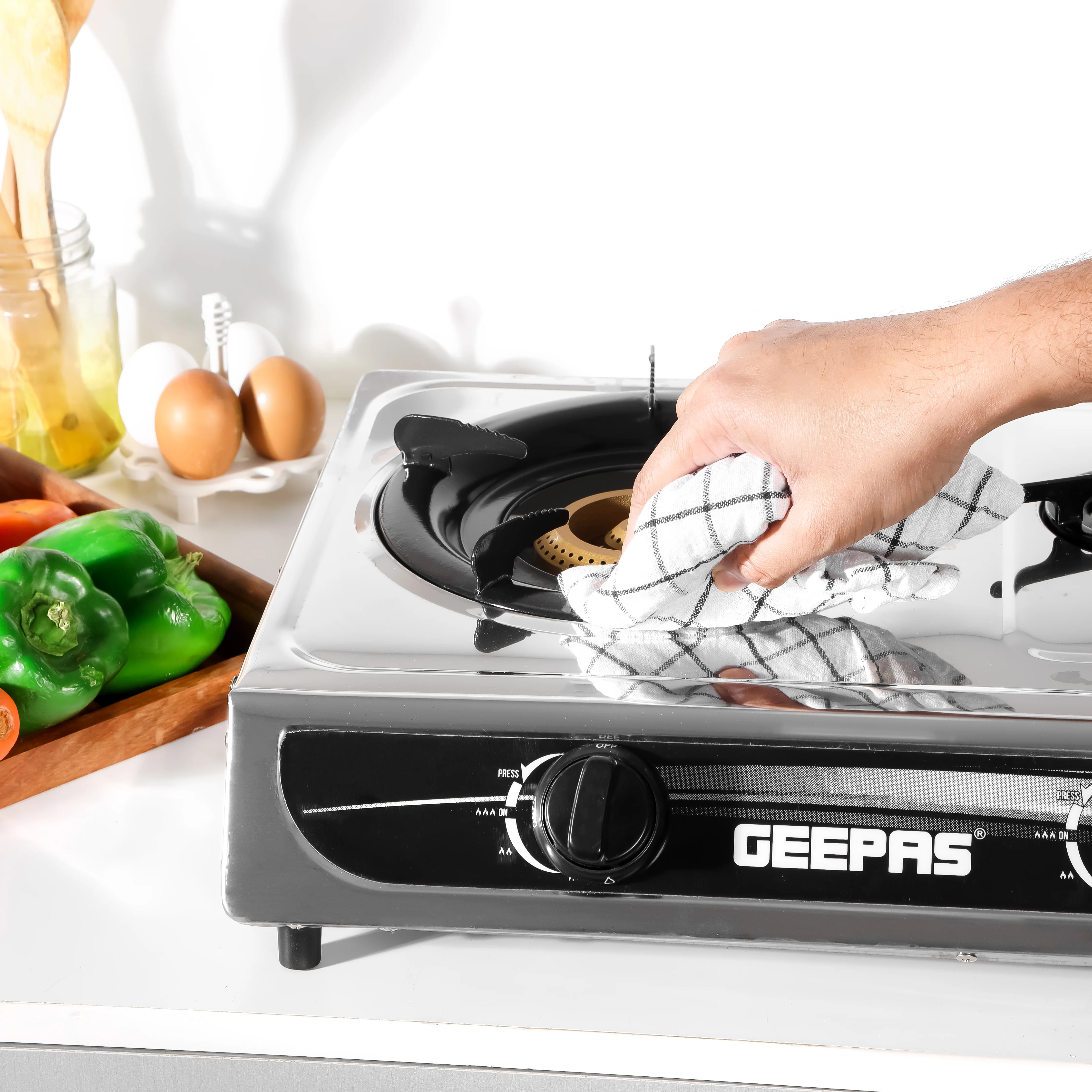 Geepas GK6857 Triple Burner Gas Cooker | Stainless Steel Body| 3  Burners| Auto Ignition System | 5.60kW Powerful Heat Output | Easy Cleaning Design & 2-Year Warranty - Image 6