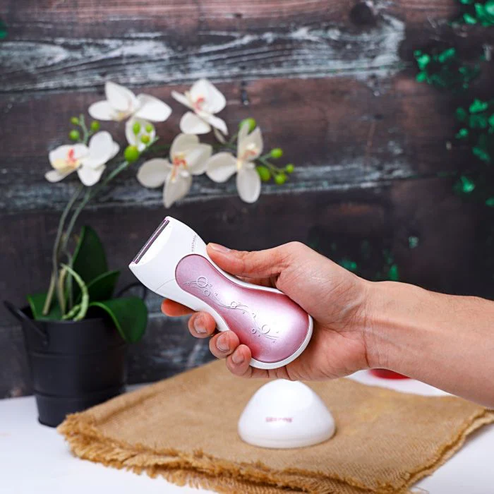 Geepas GLS8678 Rechargeable Lady Shaver | Wet & Dry Use| Washable Design| USB Charging| Dual Blade System| Smooth & Gentle Hair Removal| Compact Cordless Shaver for Women - Image 3