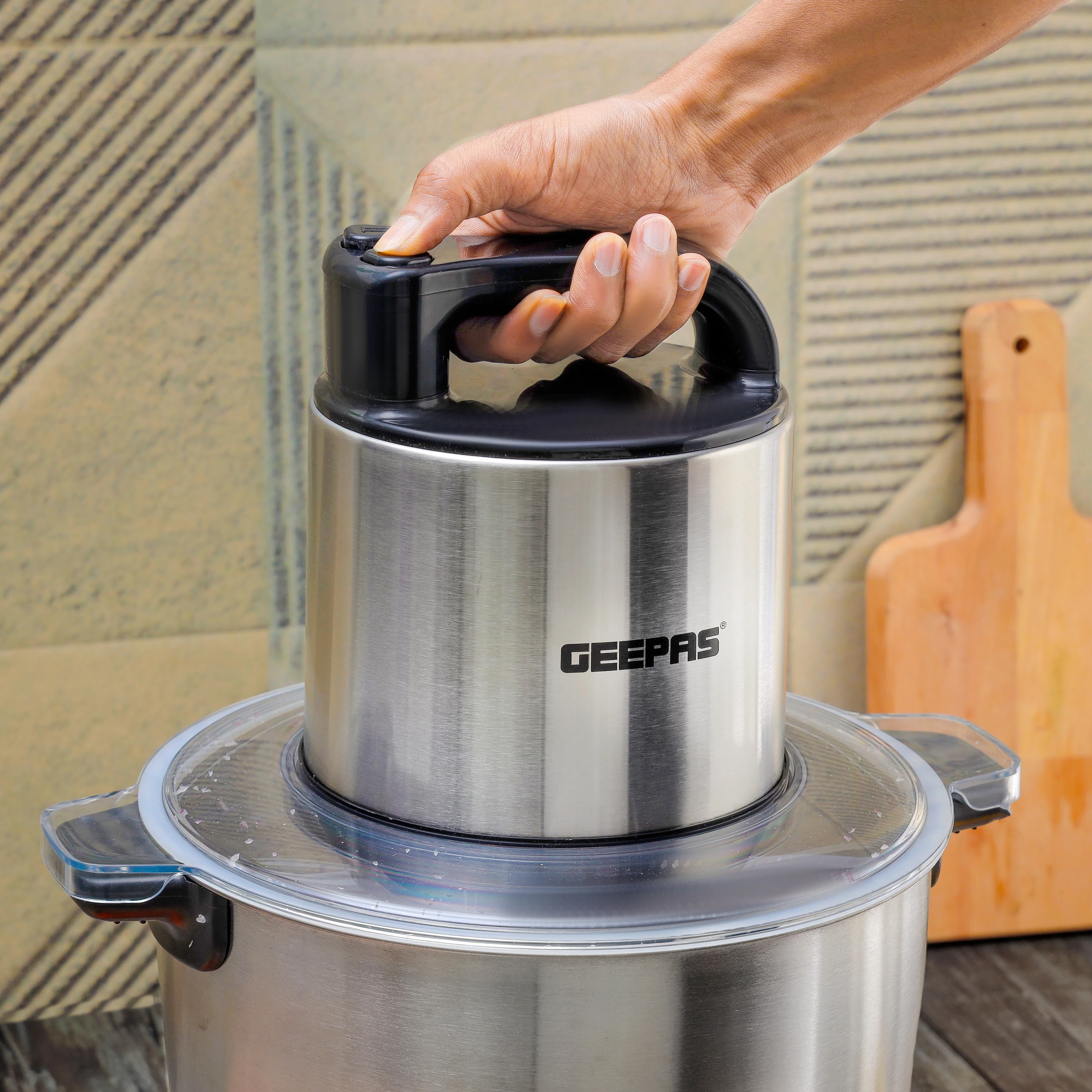 Geepas GMC42031 Multi Chopper |10L Stainless Steel Bowl |1500W Powerful Motor |2 Speed Settings with Pulse Function | Heavy-Duty| Durable| Easy to Clean| 2-Year Warranty| - Image 5