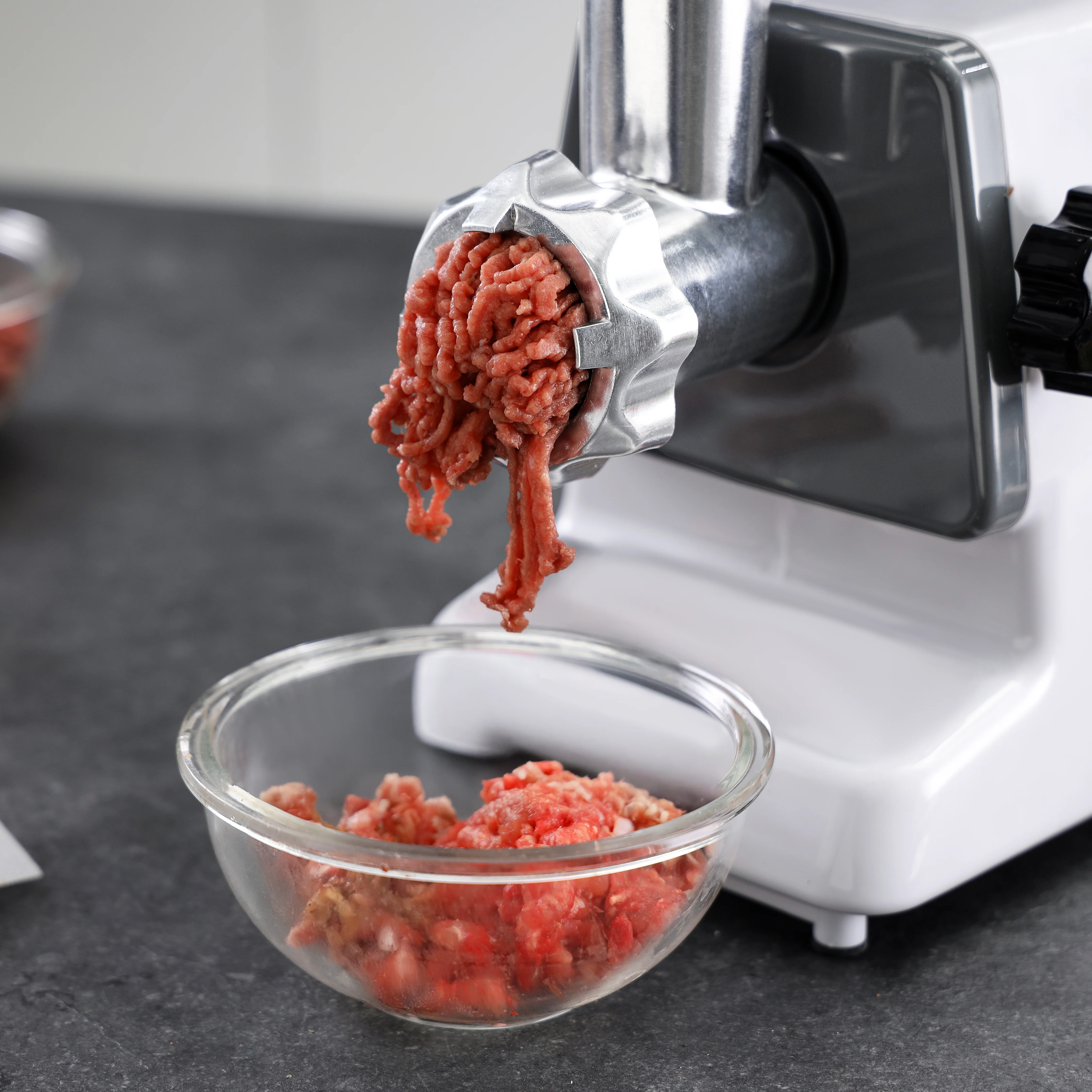 Geepas GMG767 Electric Meat Grinder | 800W Full Copper Motor| Reverse Function| Multi-Function| Stainless Steel Blade| Convenient Metal Cutting Plates| Metal Gears | - Image 3