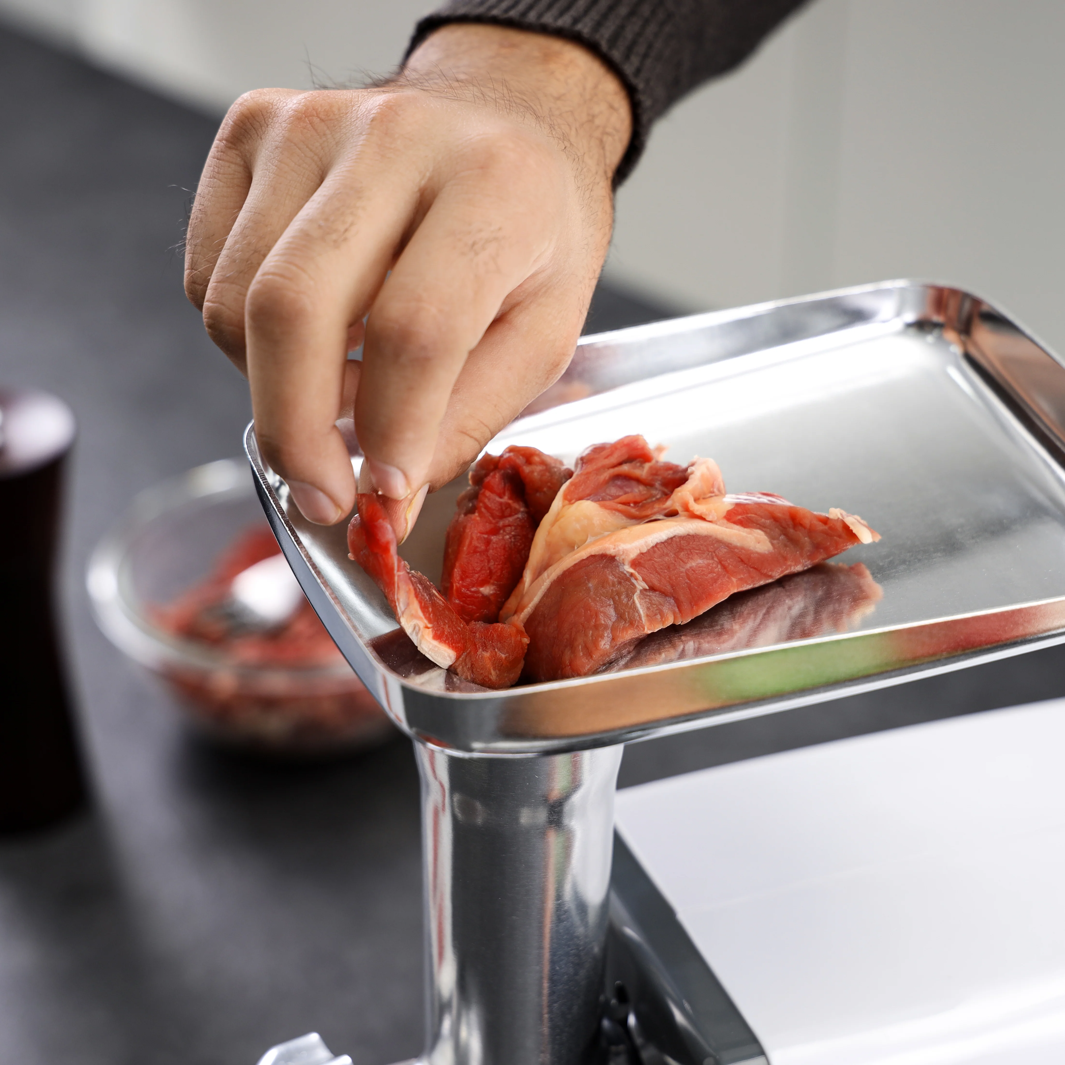 Geepas GMG767 Electric Meat Grinder | 800W Full Copper Motor| Reverse Function| Multi-Function| Stainless Steel Blade| Convenient Metal Cutting Plates| Metal Gears | - Image 4
