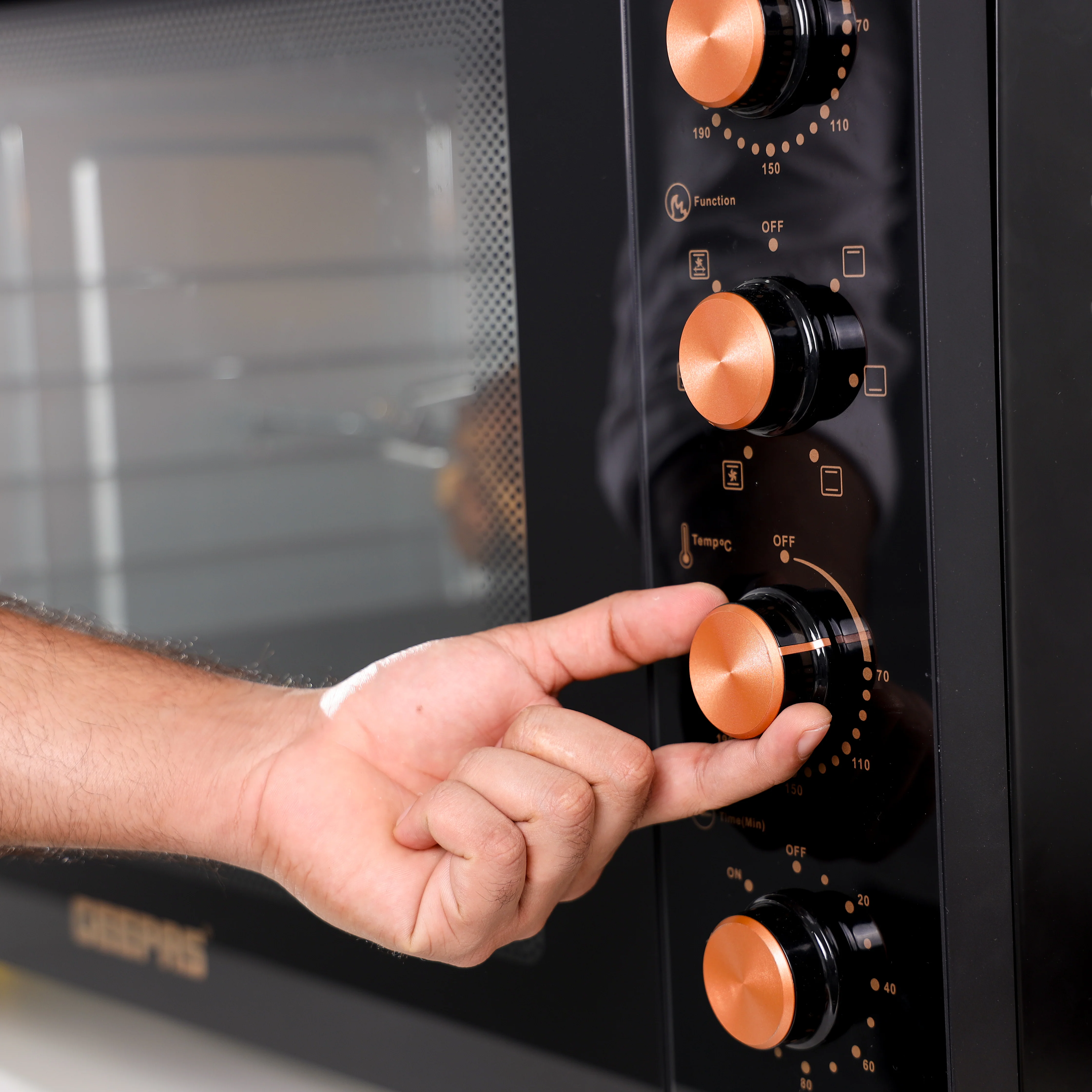 Geepas 100 L Multifunctional Oven- GO34059| 2800 W, Rotisserie, Convection Functions and Inner Lamp|  7 Stages Heating Selector, Adjustable Temperature| 2 Years Warranty - Image 6